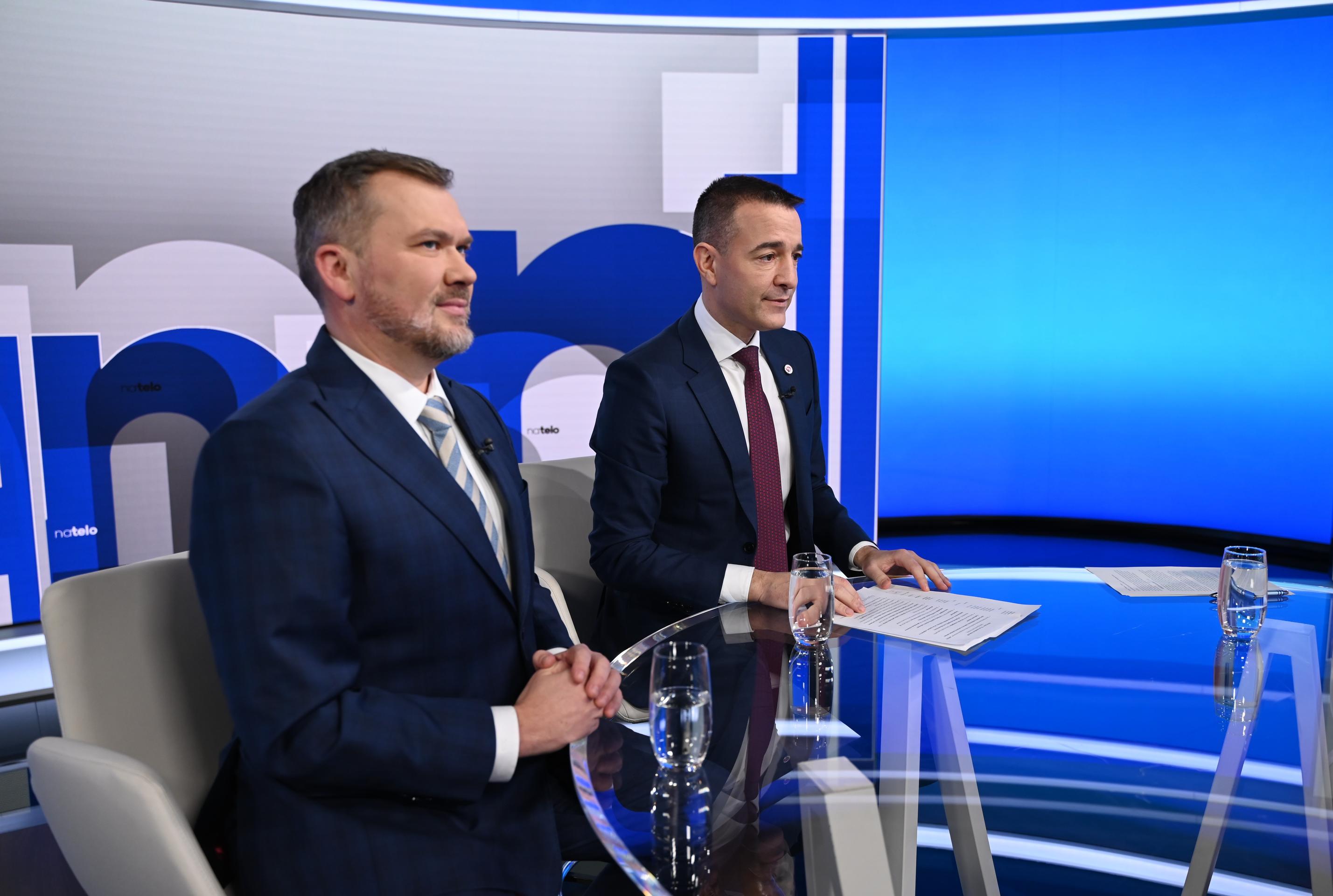 Hosťami relácie Na telo boli Tomáš Drucker (Hlas-SD) a Viliam Karas (KDH)