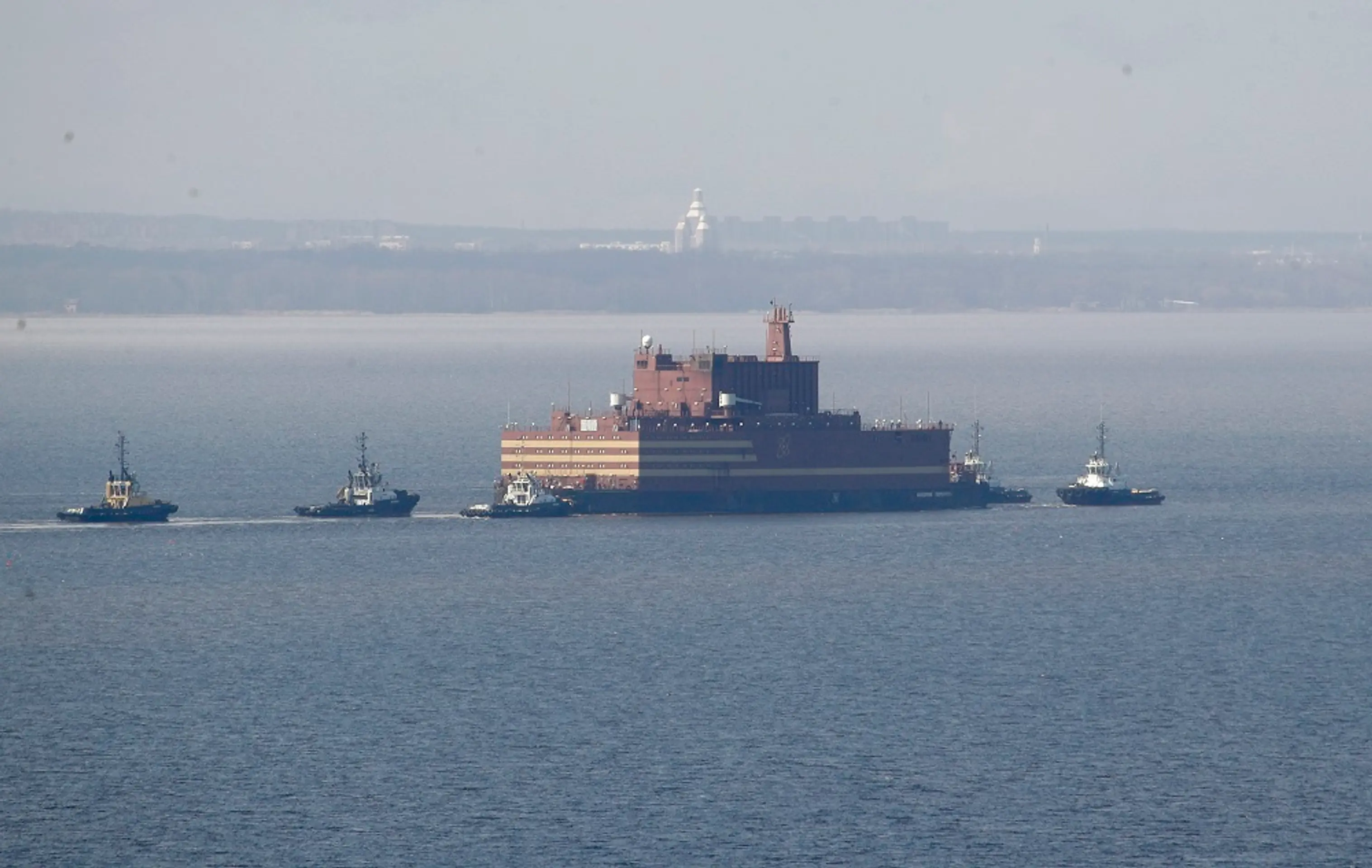 Akademik Lomonosov.