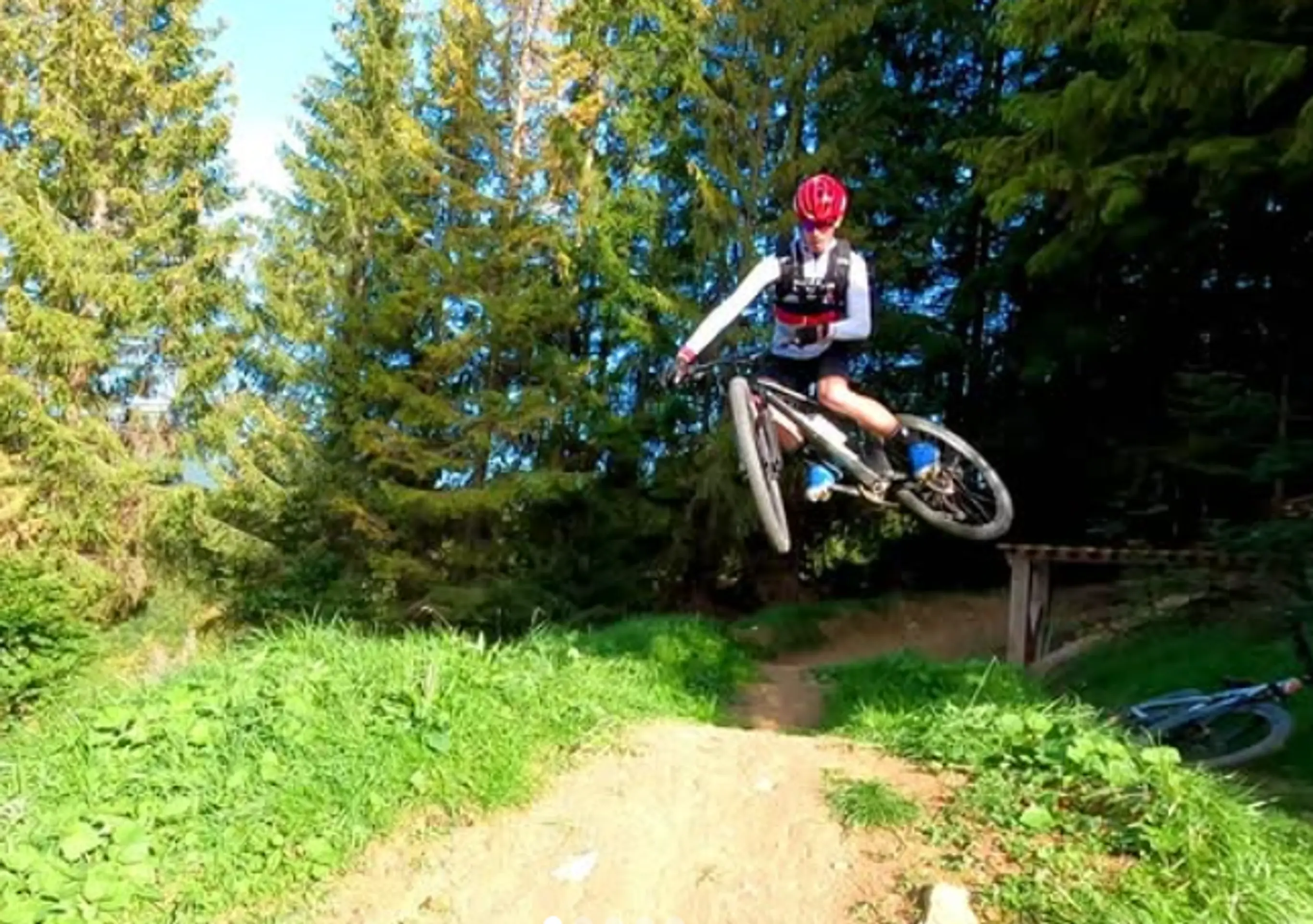 Matthias má bicykel v malíčku aj mimo asfaltu