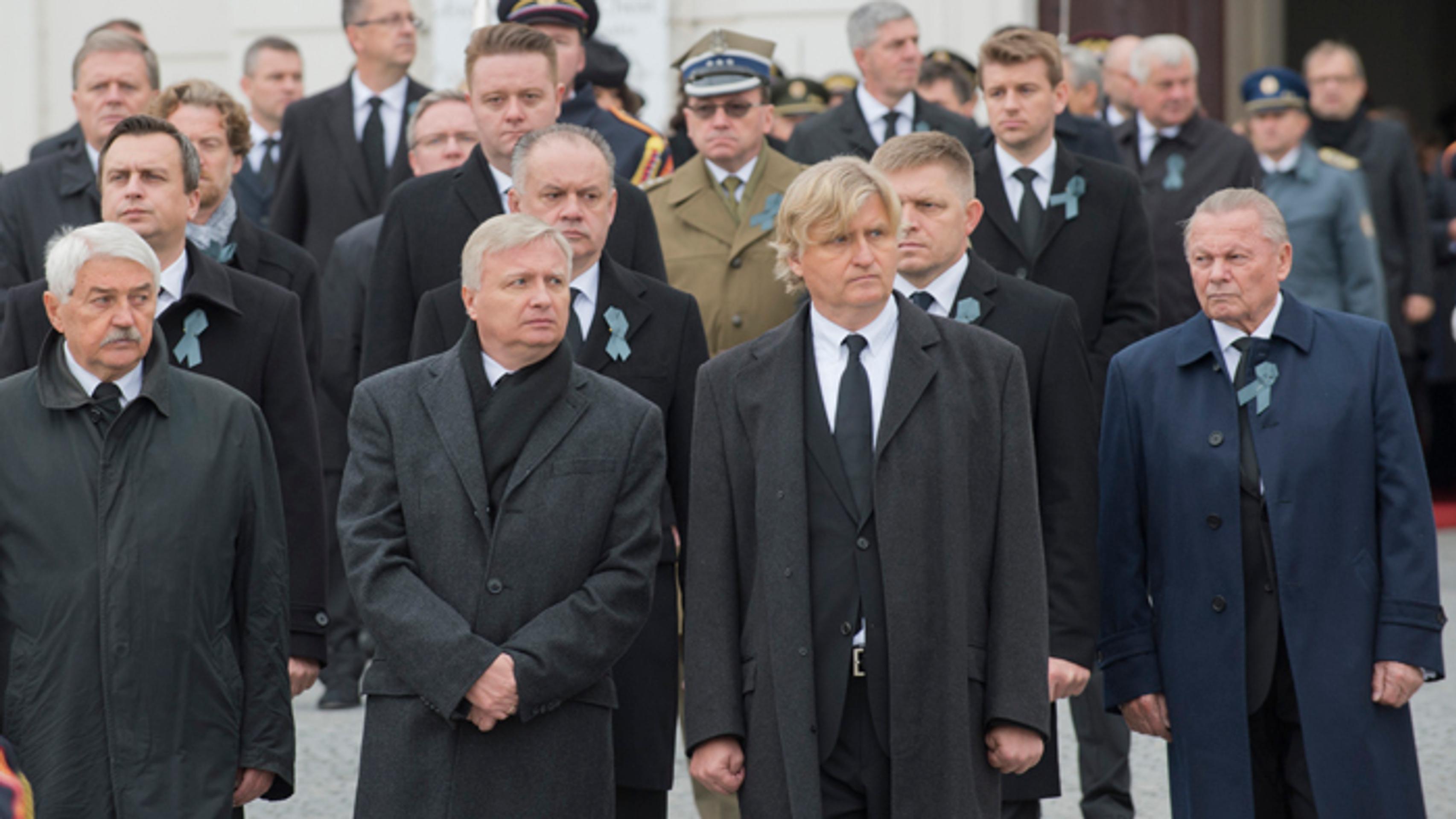 Nevlastný brat zosnulého prezidenta Dušan Kováč, synovia Michal a Juraj, exprezident Rudolf Schuster, premiér SR Robert Fico a p