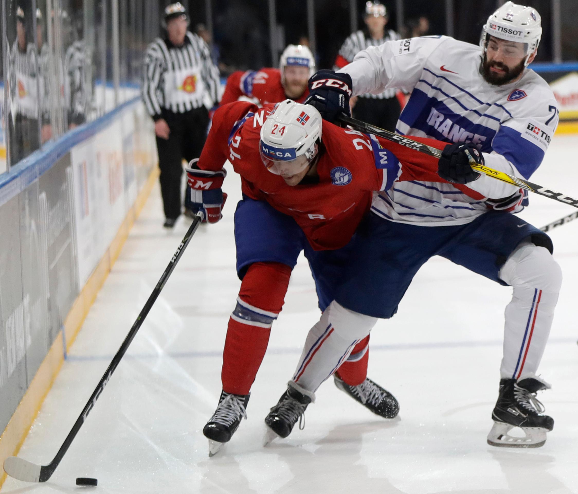 Francúz Sacha Treille bráni Nóra Andreasa Martinsena.