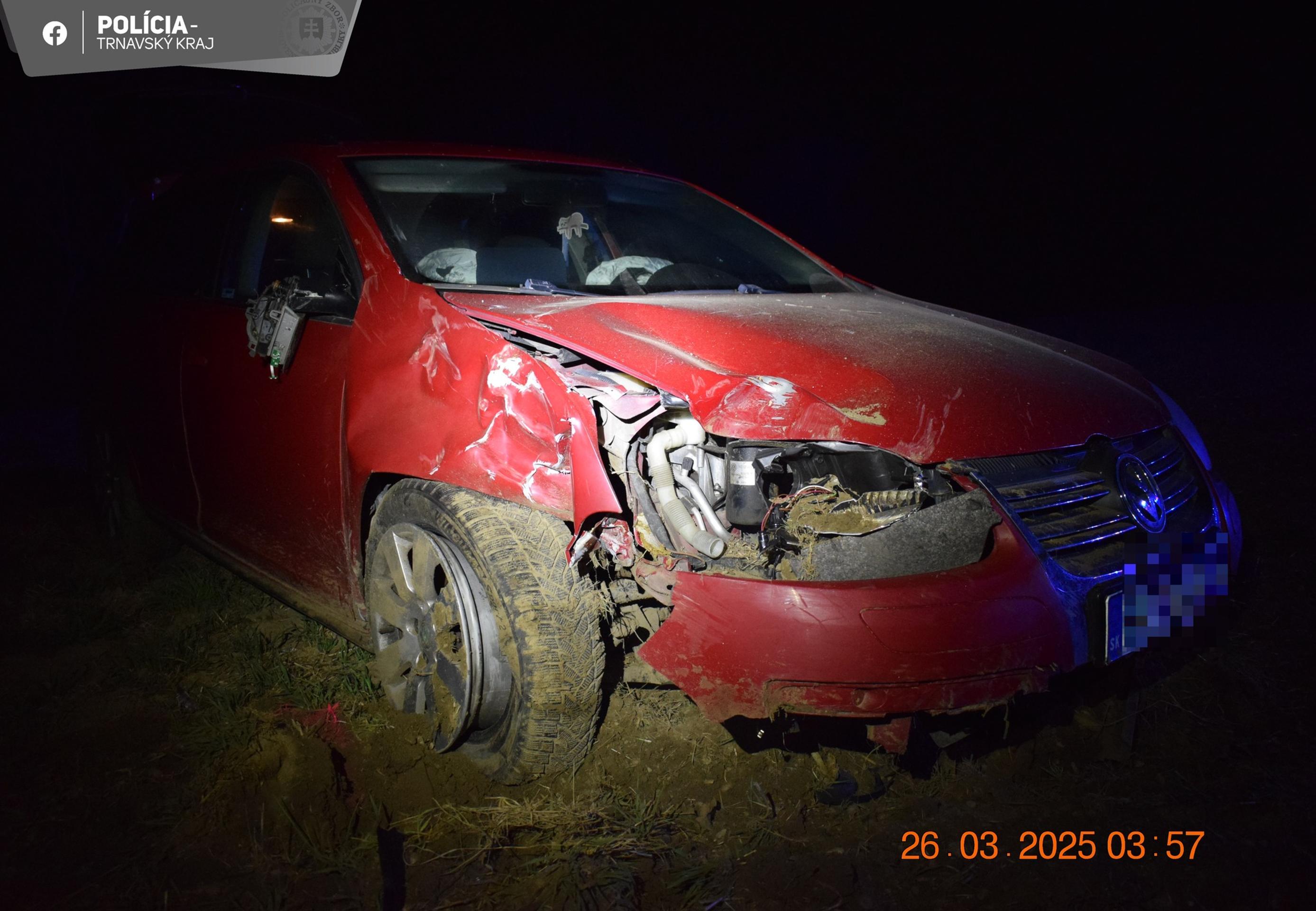 Auto pri Siladiciach zrazilo muža ležiaceho na ceste.