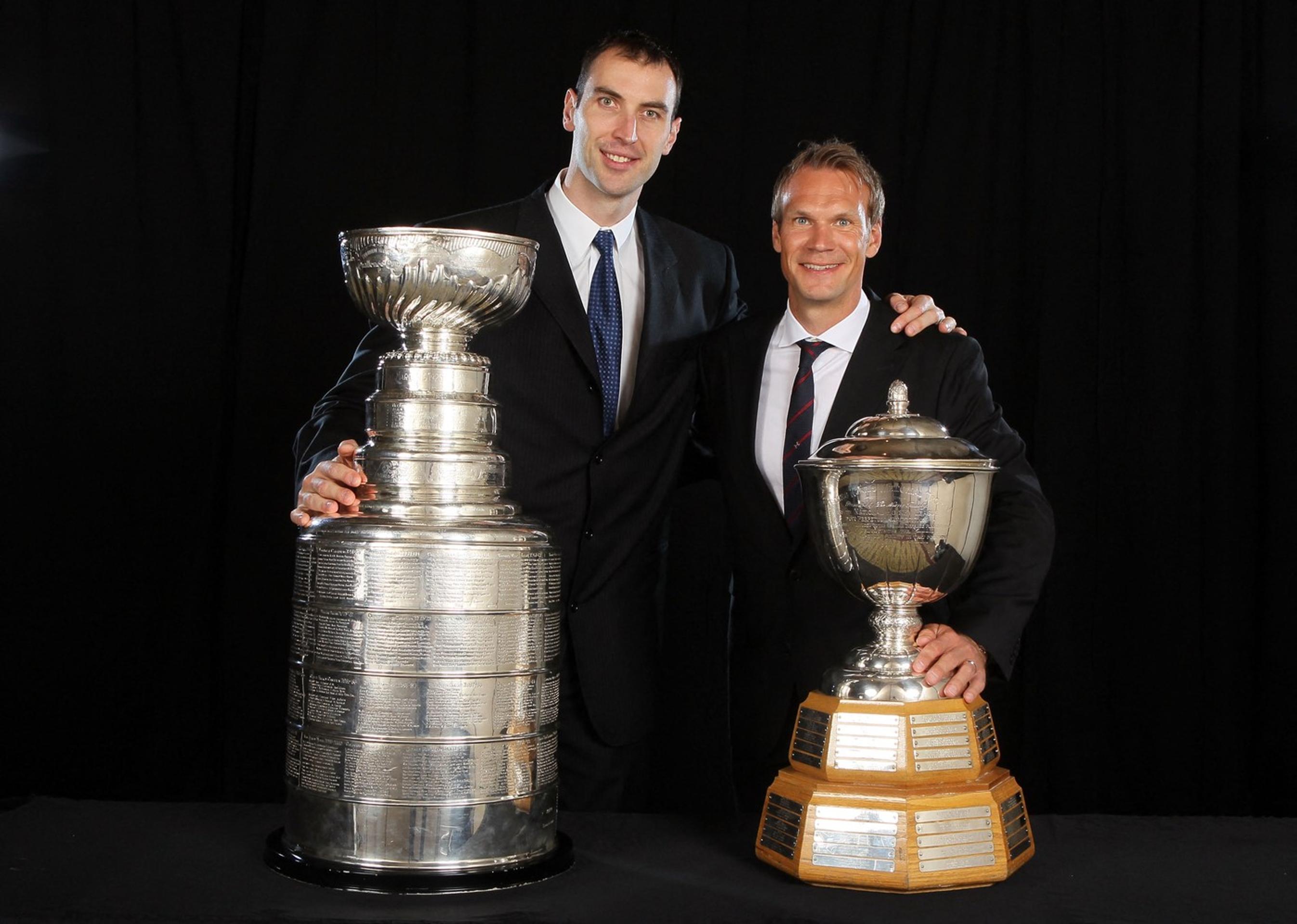 Zdeno Chára s jedným zo svojich najväčších idolov Nicklasom Lidströmom.