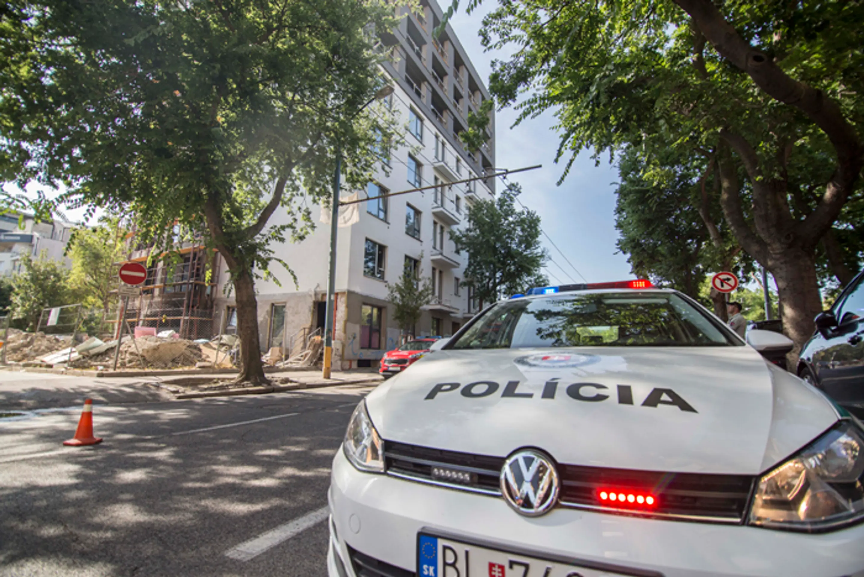 Pohľa na budovu na Žilinskej ulici v Bratislave, kde bol požiar.
