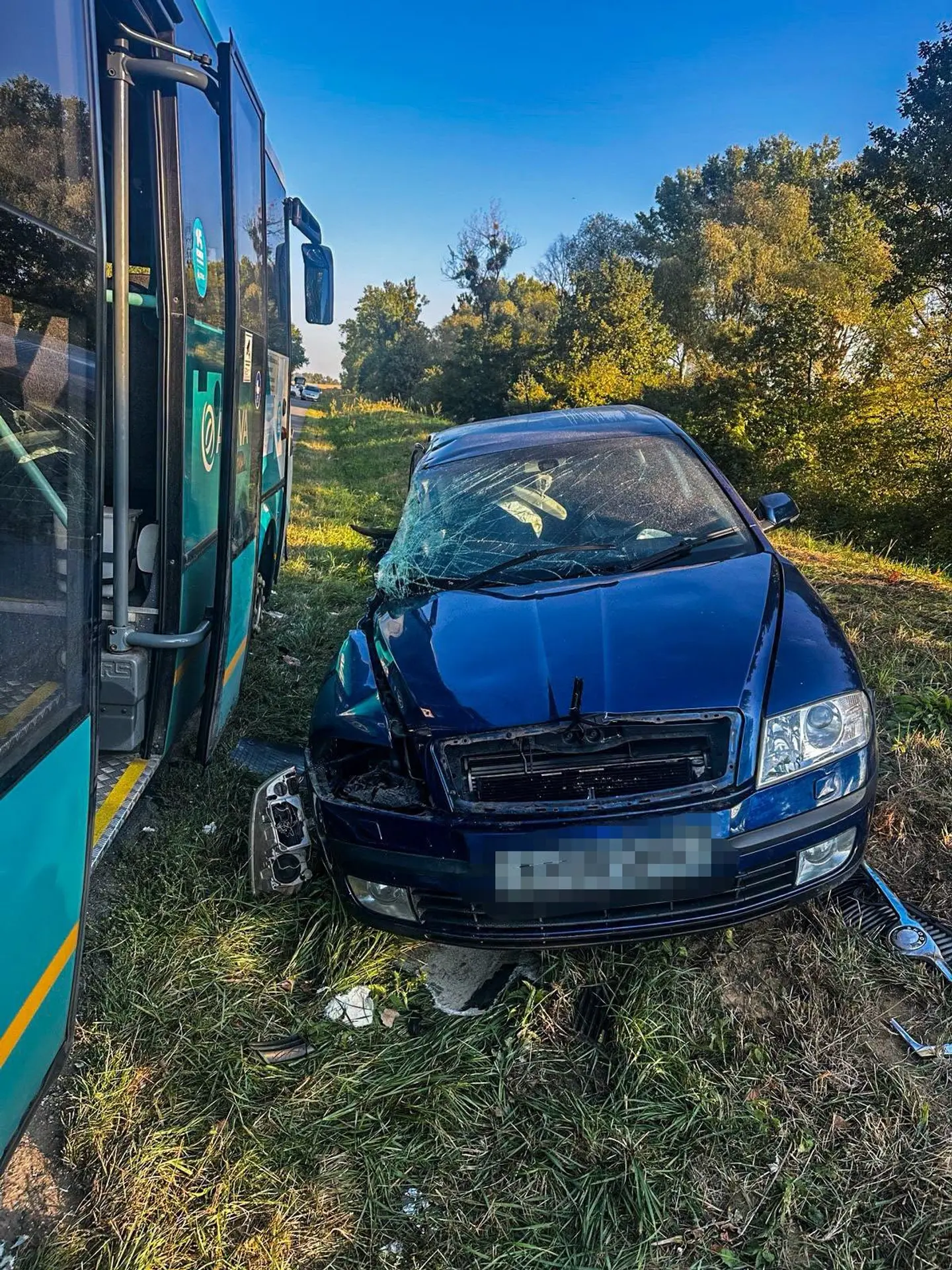 Zrážka auta a autobusu pri Michalovciach.
