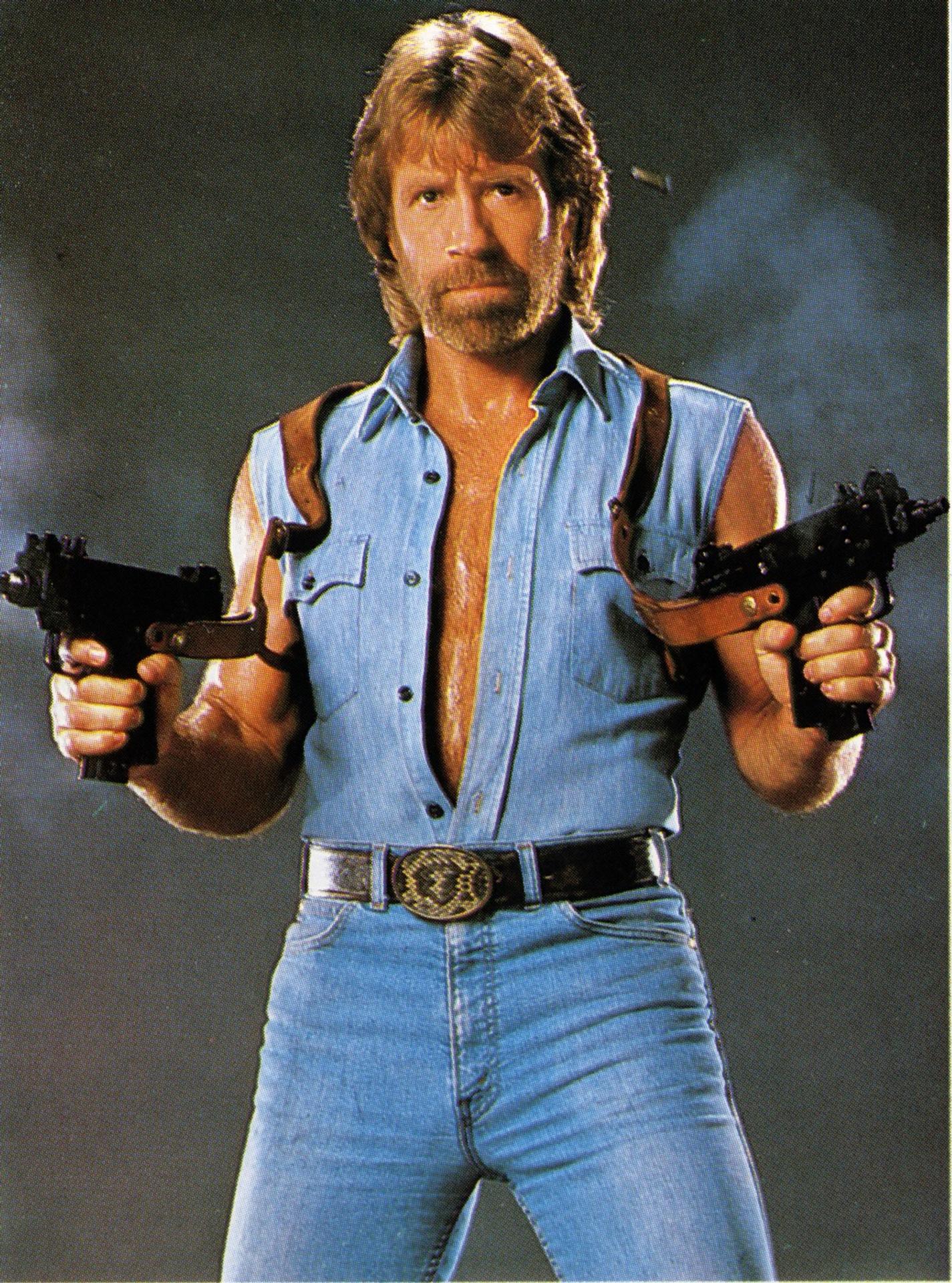 Chuck Norris na plagáte k filmu Invázia do USA.