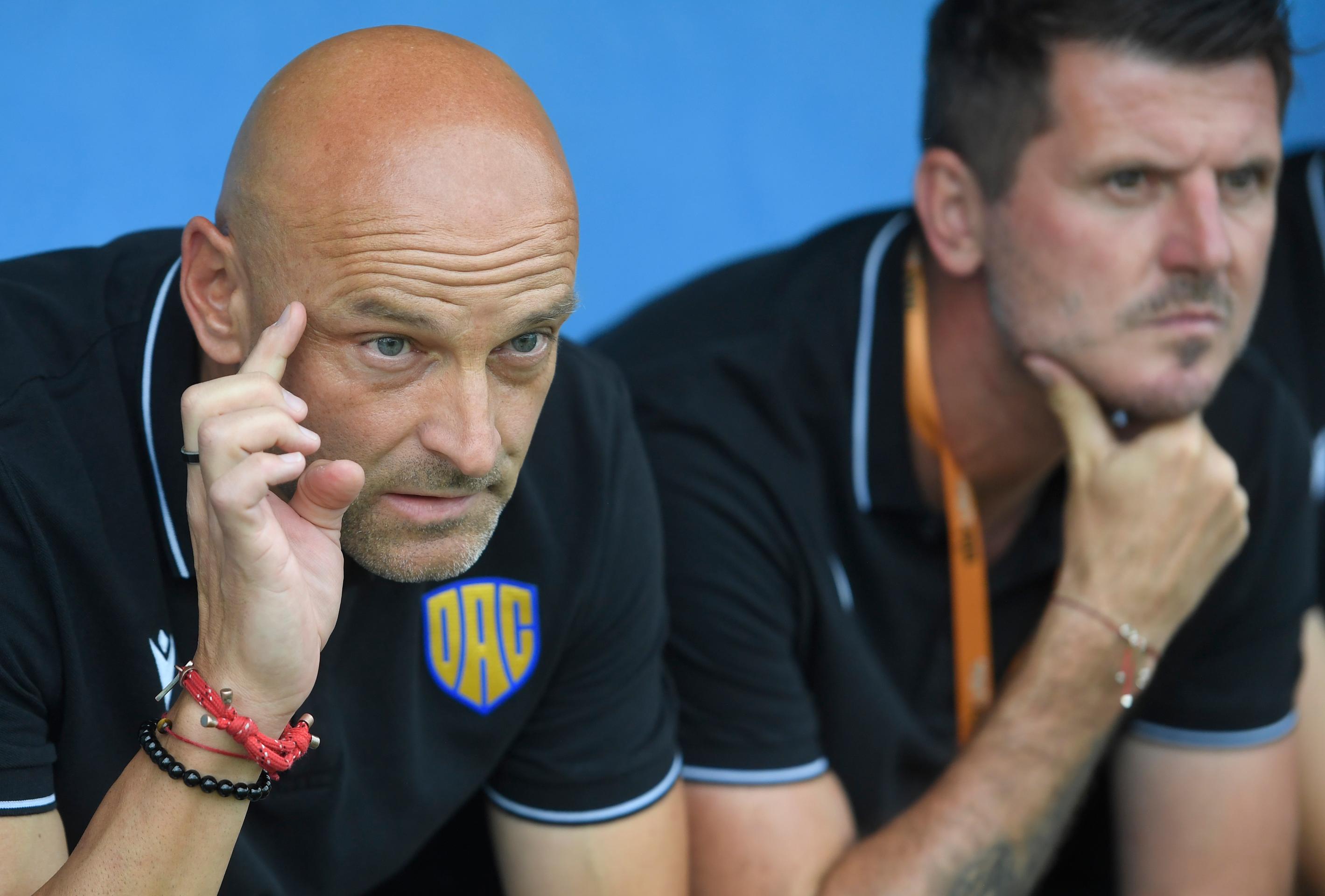 Na snímke hlavný tréner FC DAC 1904 Dunajská Streda Adrian Guľa (vľavo).