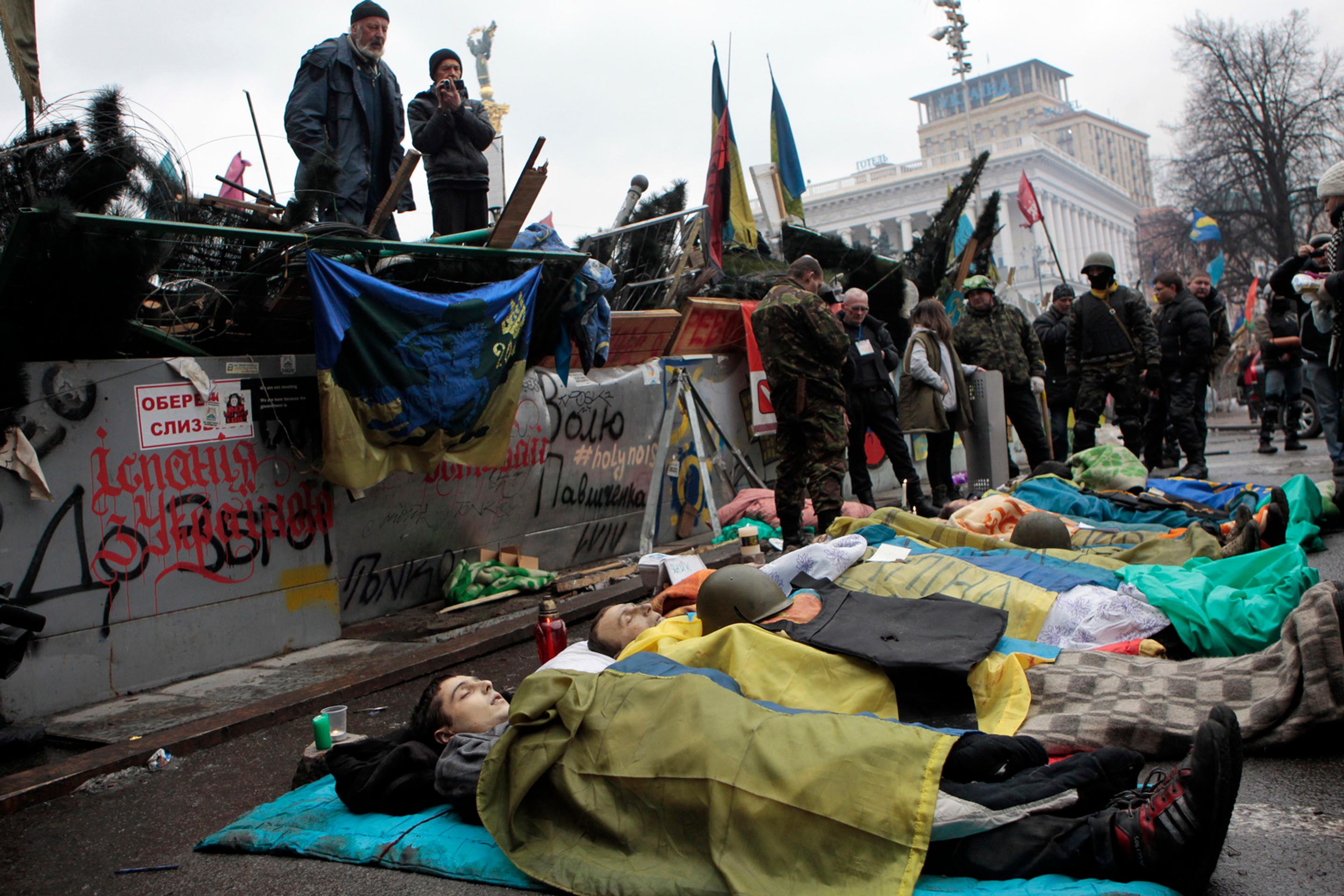 Aktivisti vzdávajú hold obetiam Majdanu