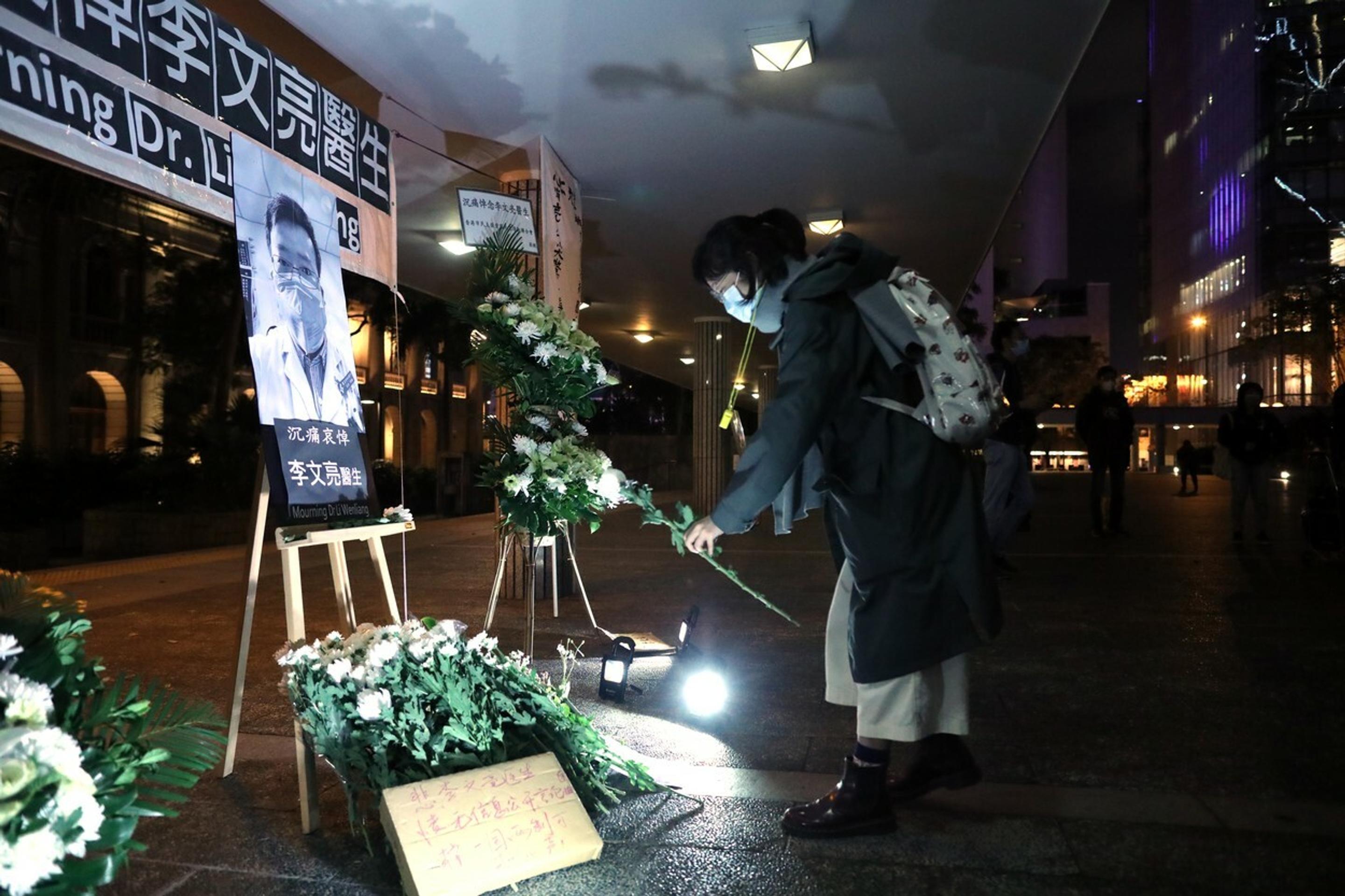 Univerzita v Tokiu odovzdala študentom diplomy prostredníctvom robotov.