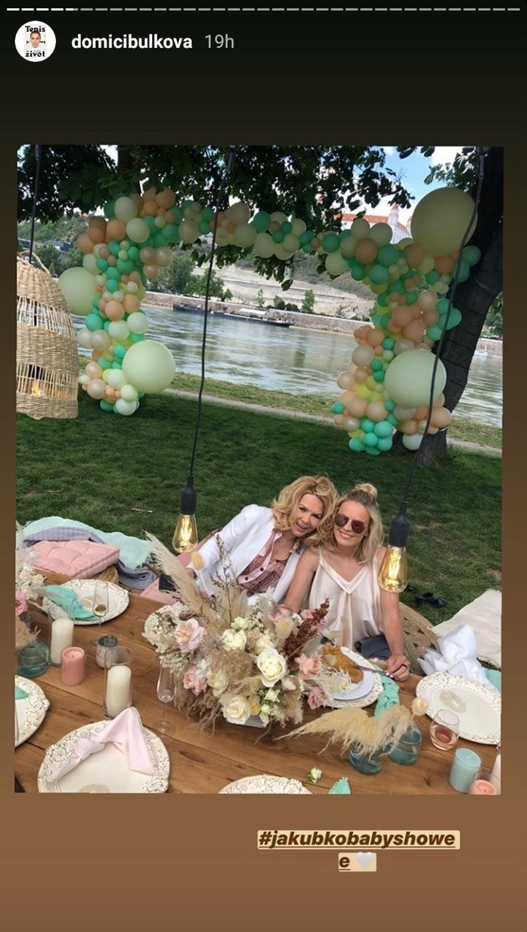 Oslava Dominiky Cibulkovej pred príchodom jej synčeka Jakubka