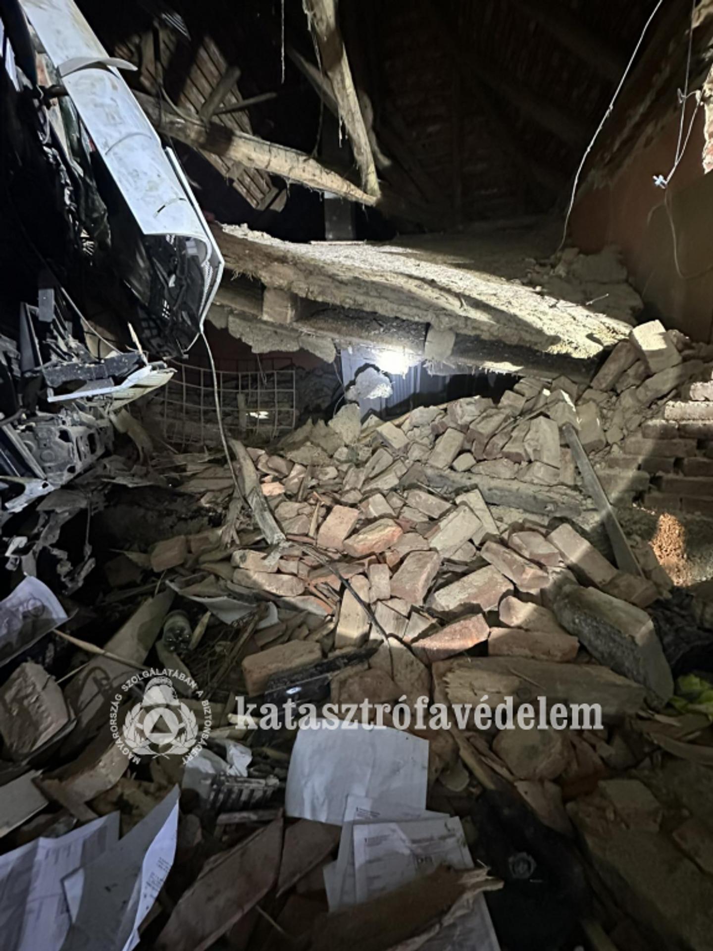 Slovenský kamión narazil do múru rodinného domu v Maďarsku