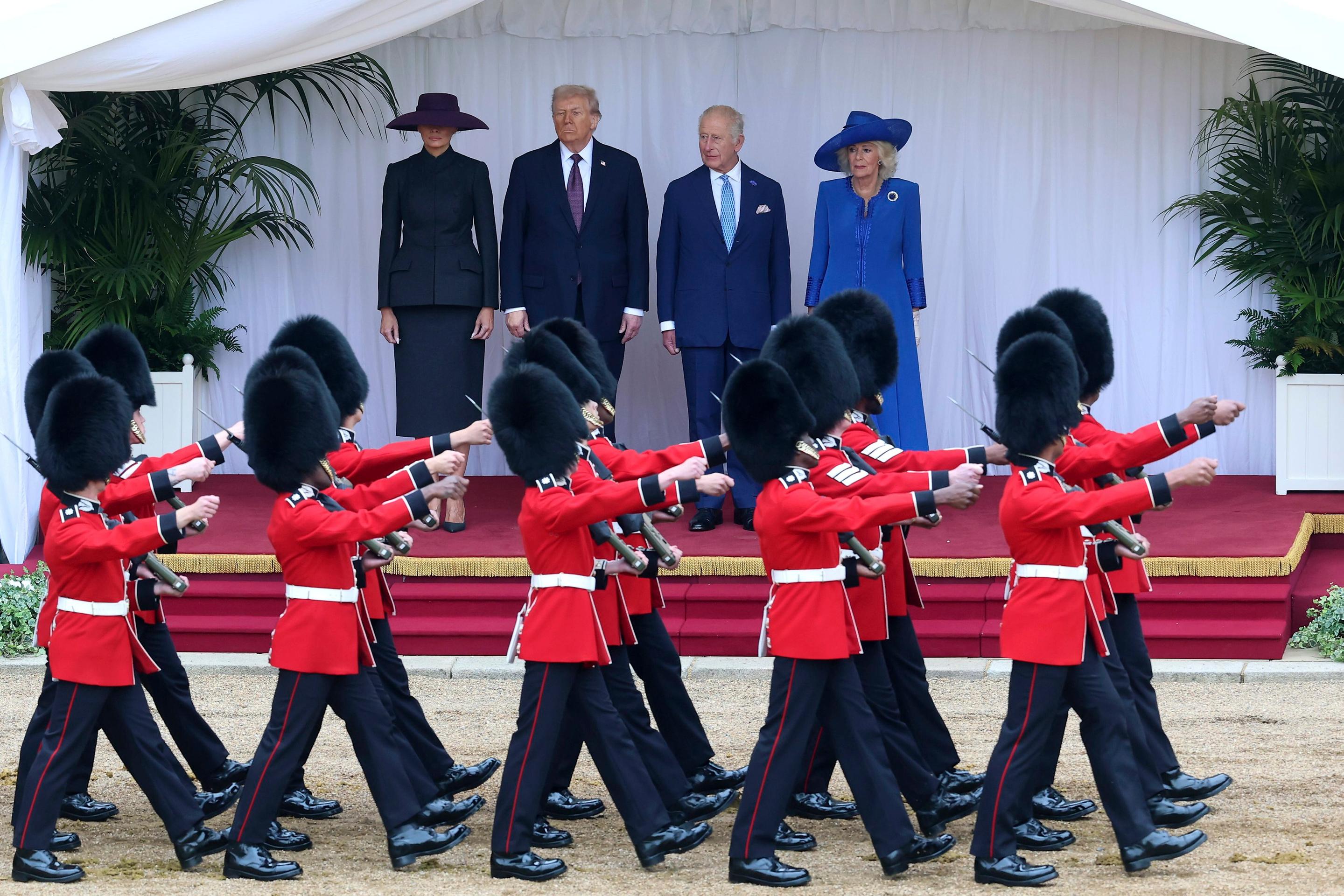 Trump priletel na druhú štátnu návštevu Británie