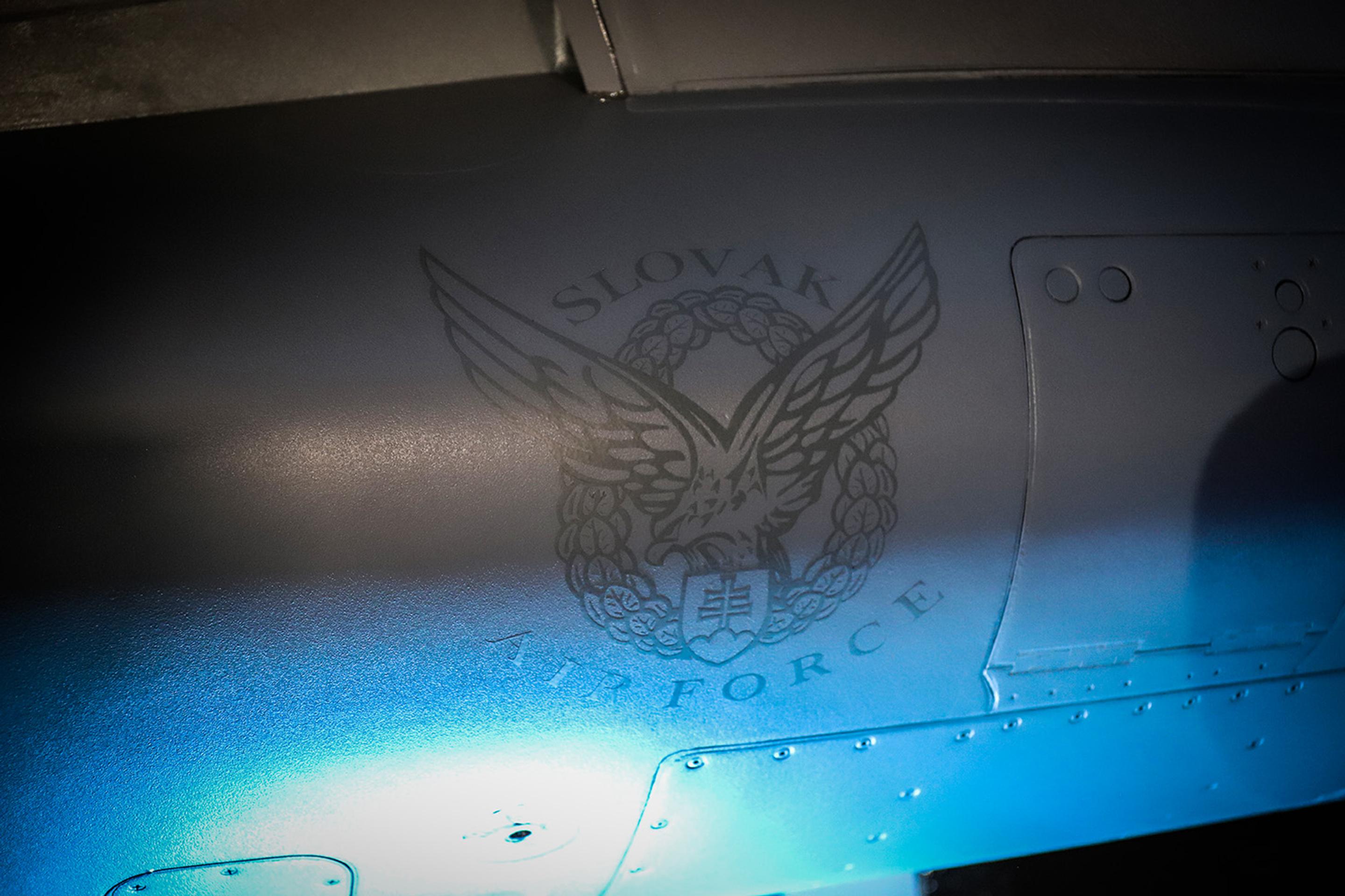 Prvé stíhacie lietadlo F-16 so slovenským znakom.