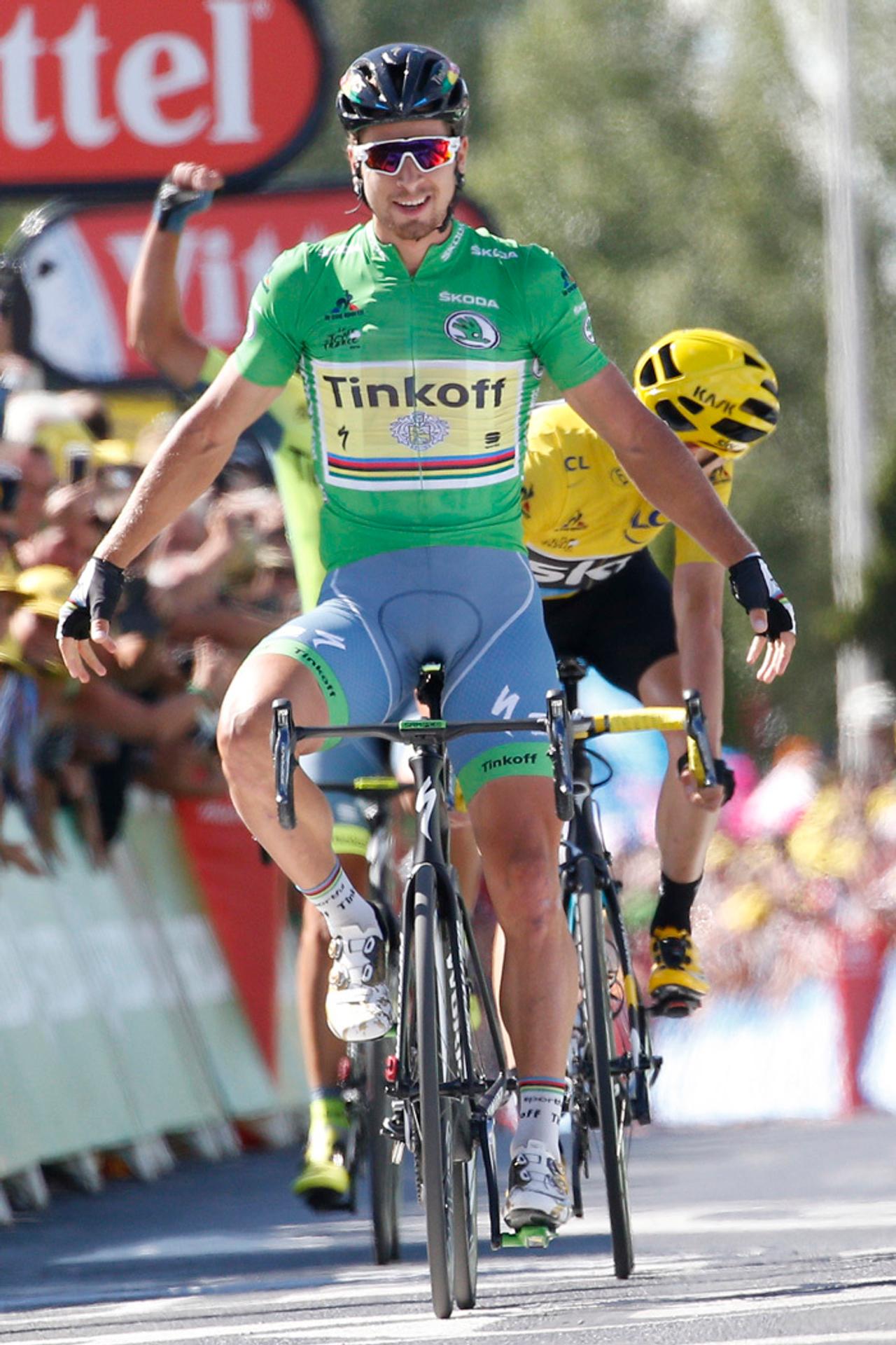 Víťazné gesto Petra Sagana v cieli 11. etapy TdF.