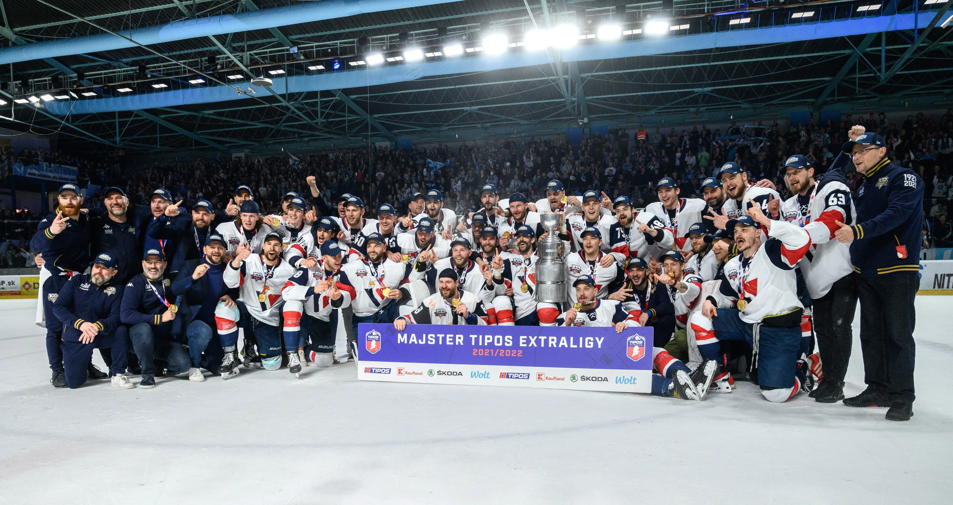 Na snímke Majstri.