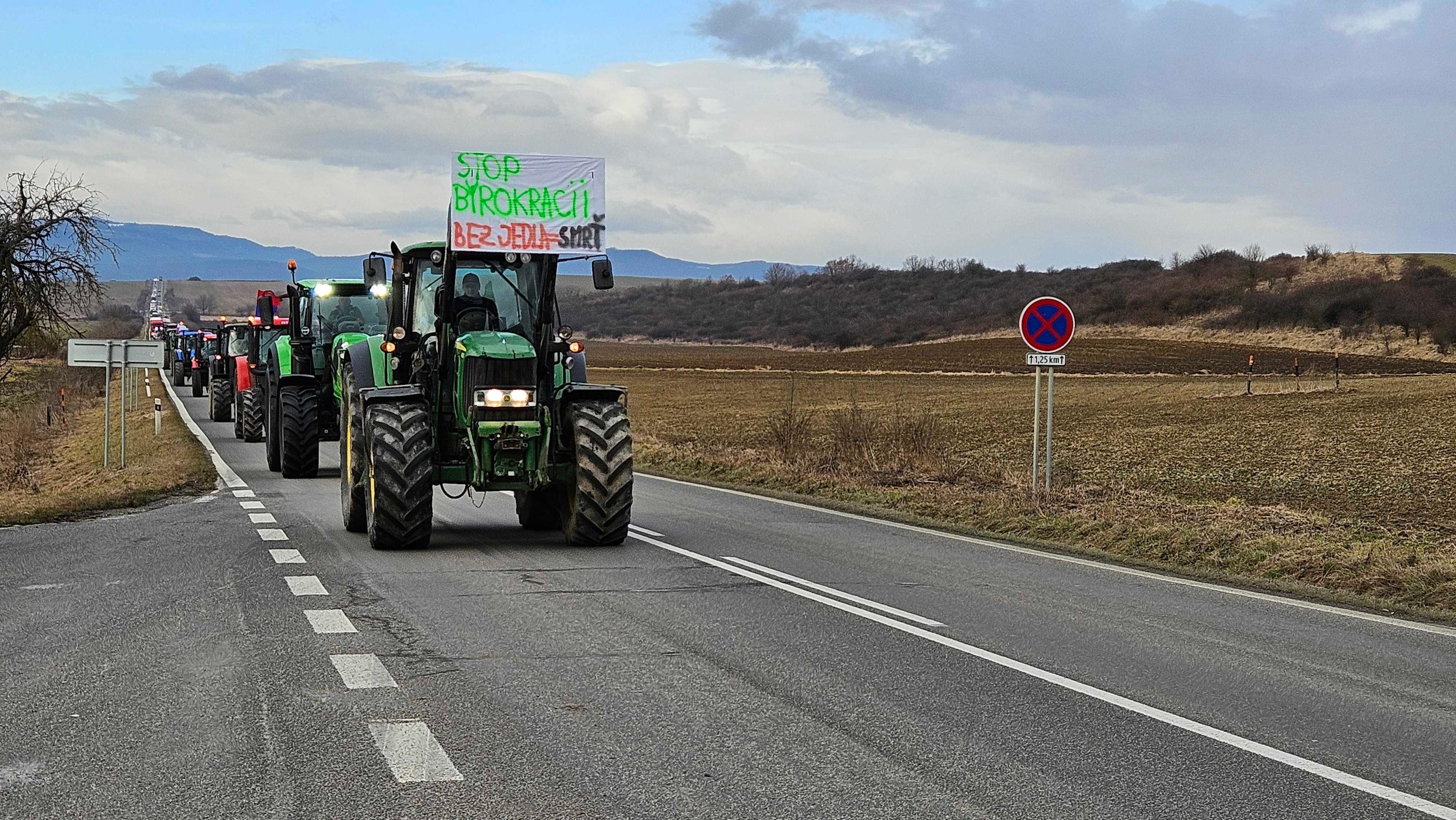 Slovenskí poľnohospodári podporujú európskych farmárov.