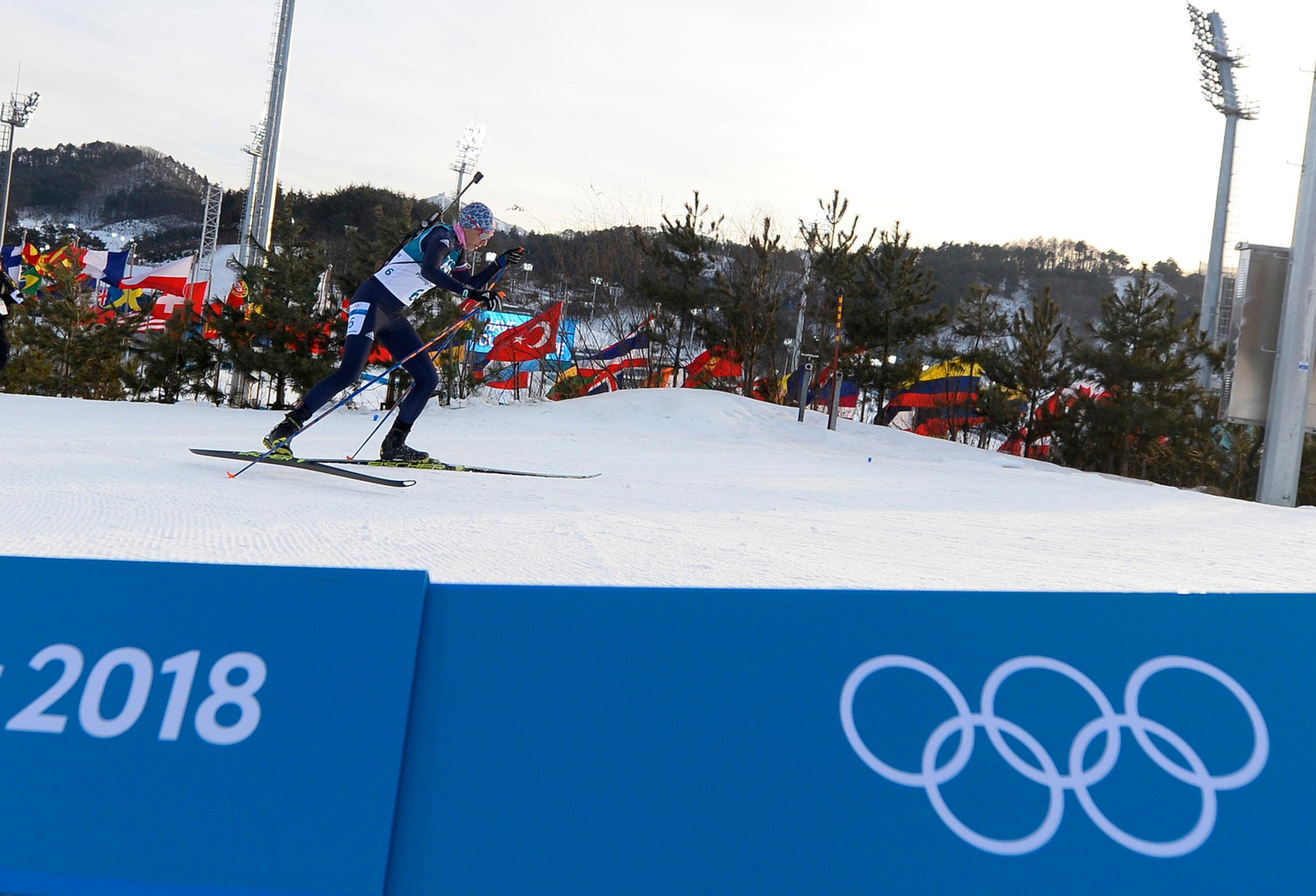 Rodičia čakajú na nové informácie po streľbe na strednej škole Marjory Stonemanovej Douglasovej vo floridskom Parklande.