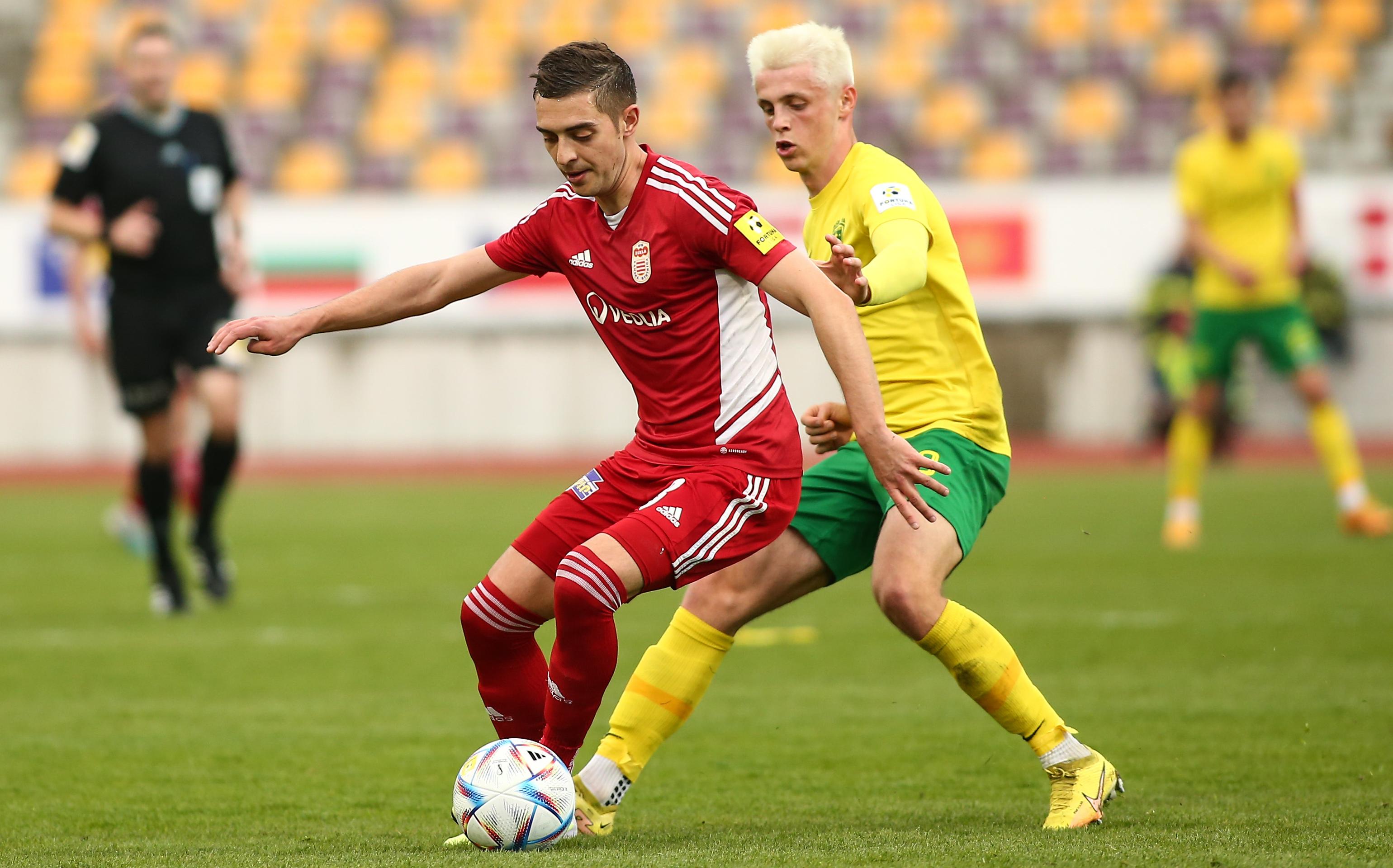 Sprava Timotej Jambor (Žilina) a Michal Faško (Banská Bystrica) v zápase 7. kola skupiny o titul vo Fortuna lige.