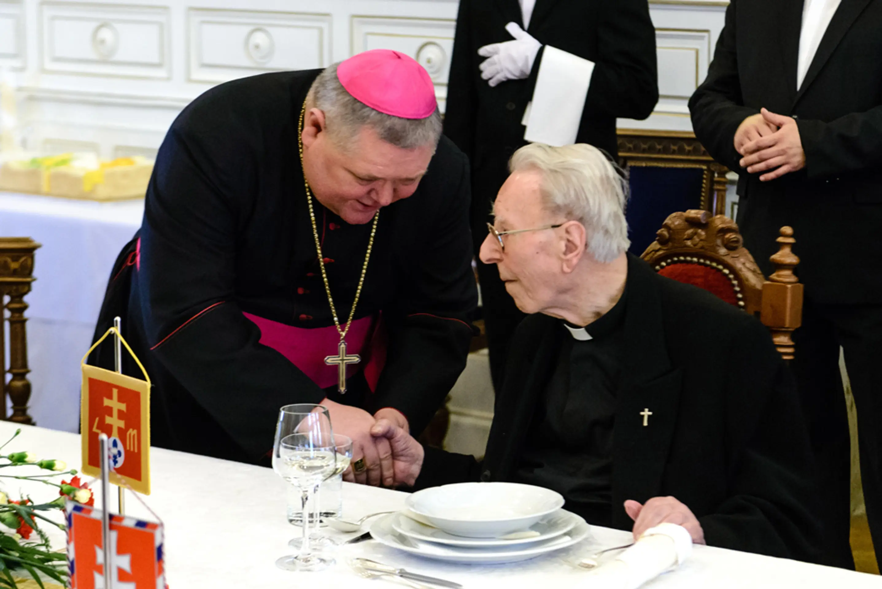 Ján Chryzostom Korec a nitriansky biskup Viliam Judák.