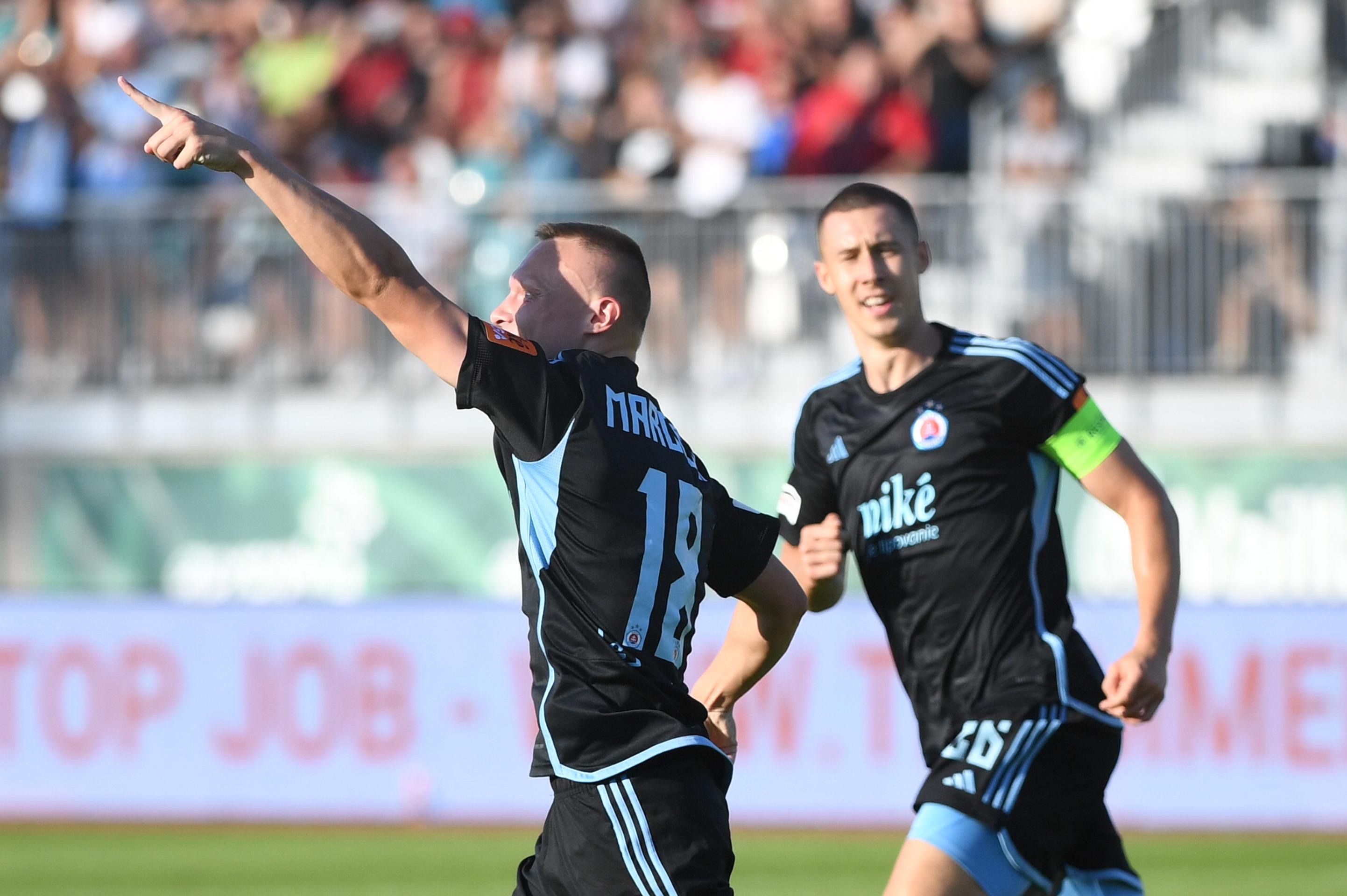 Nino Marcelli oslavuje gól