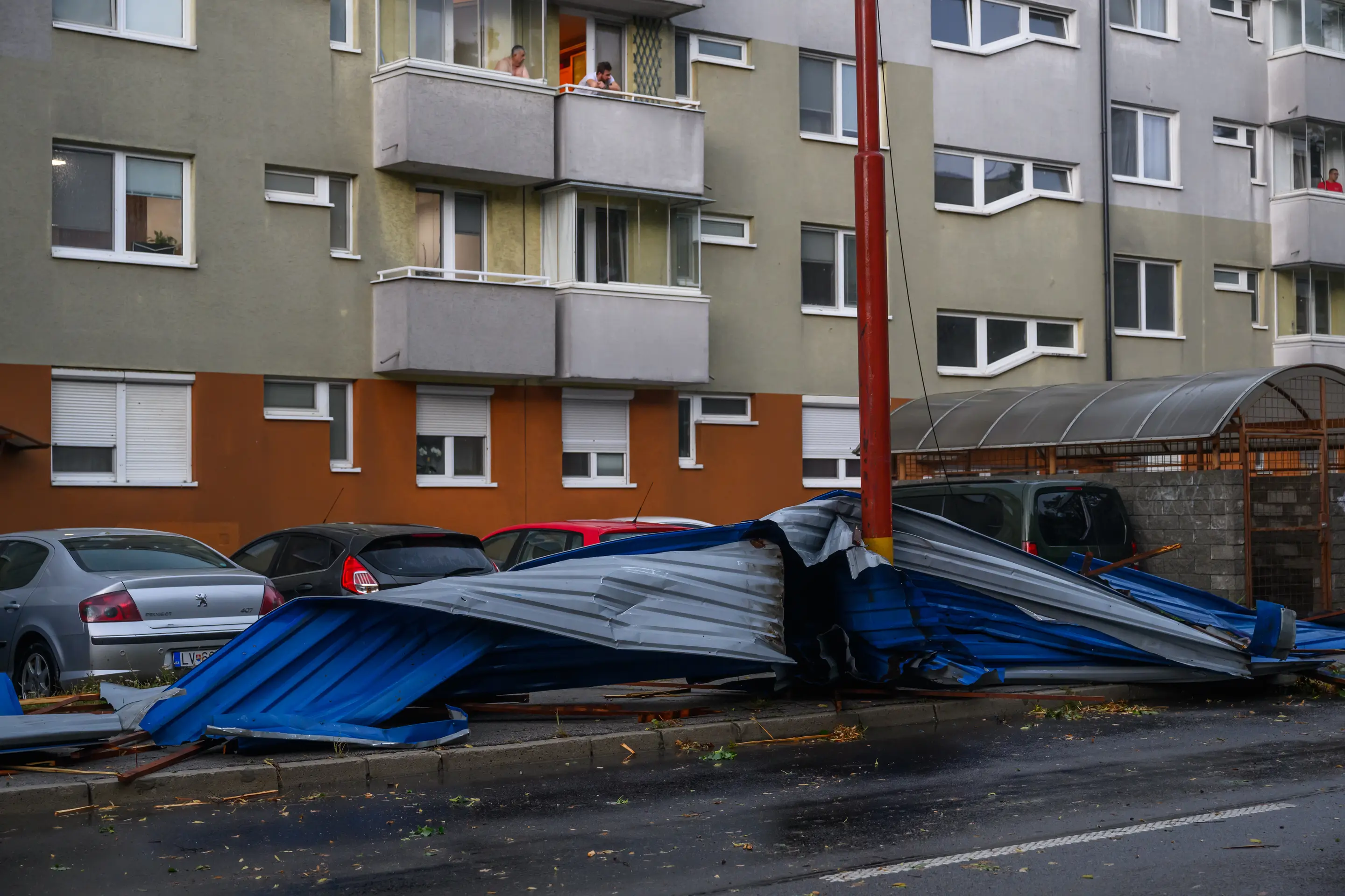 Búrka v hlavnom mesta zanechala spúšť.