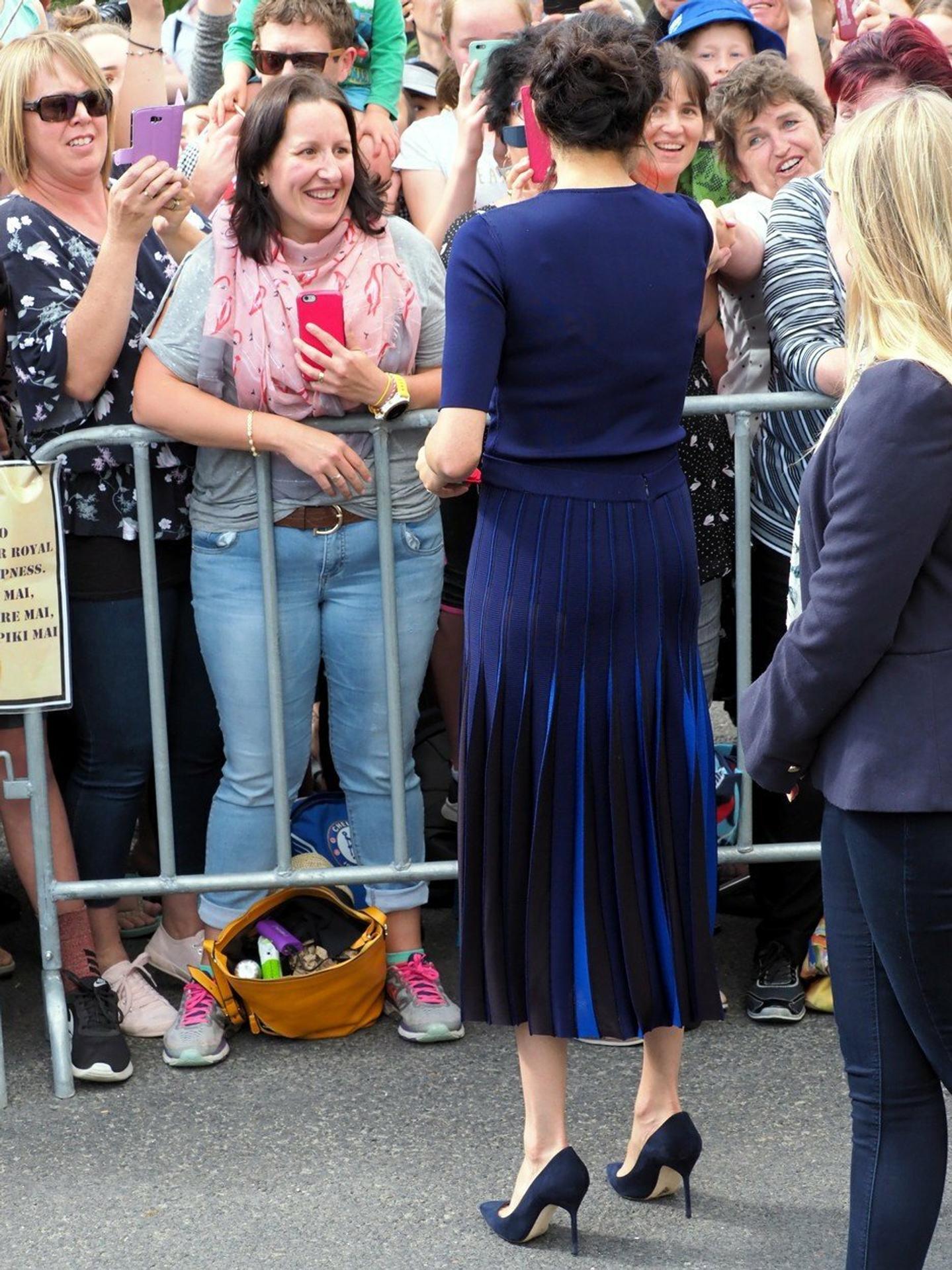 Meghan Markle nechtiac ukázala zadok.