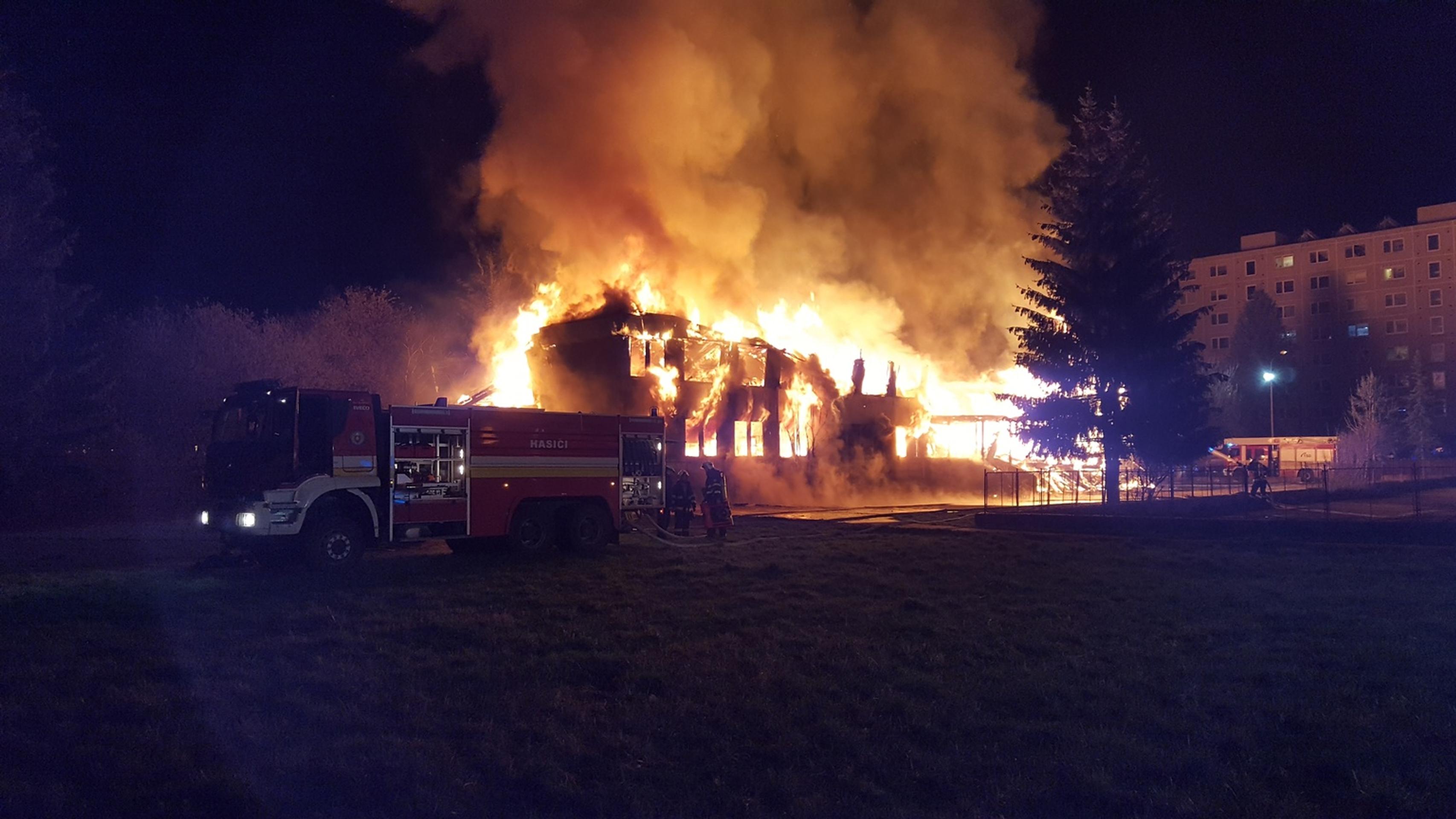 Veľký požiar budovy v Považskej Bystrici. 