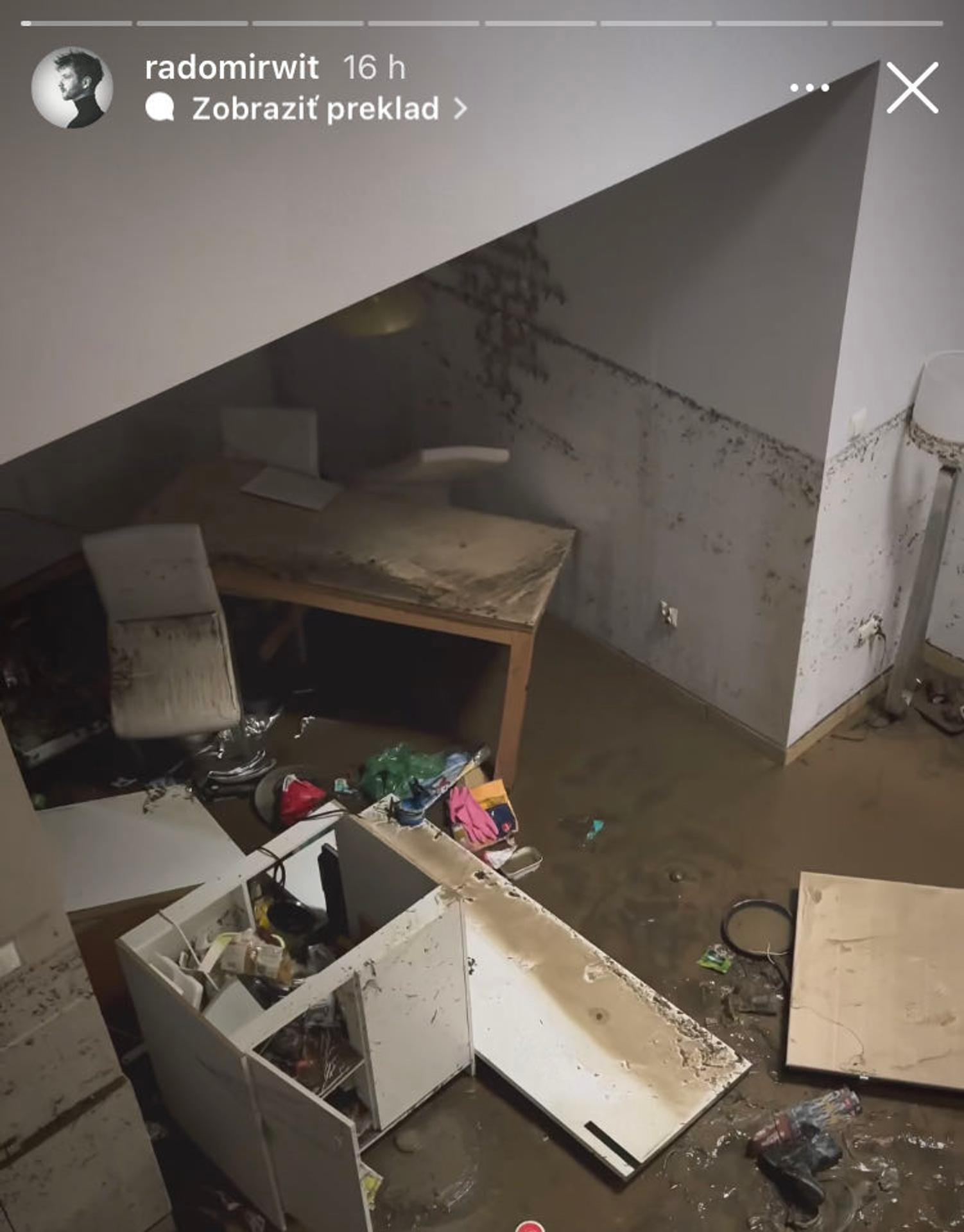 Zábery poľského novinára zo zničeného domu jeho rodiny.