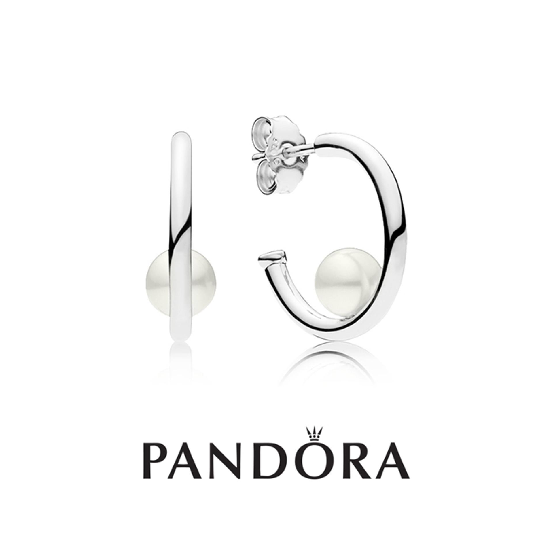 Kruhové naušnice zo šterlingového striebra.