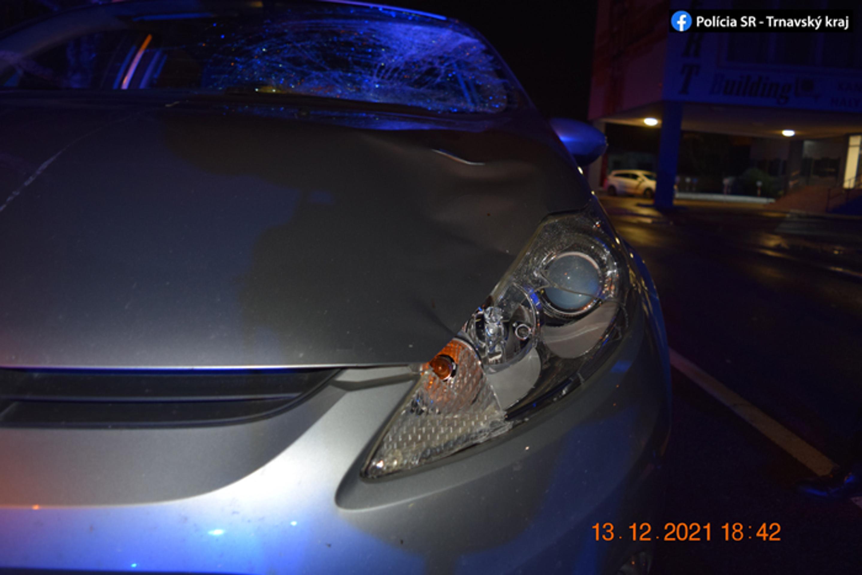 Auto po nehode v Galante.