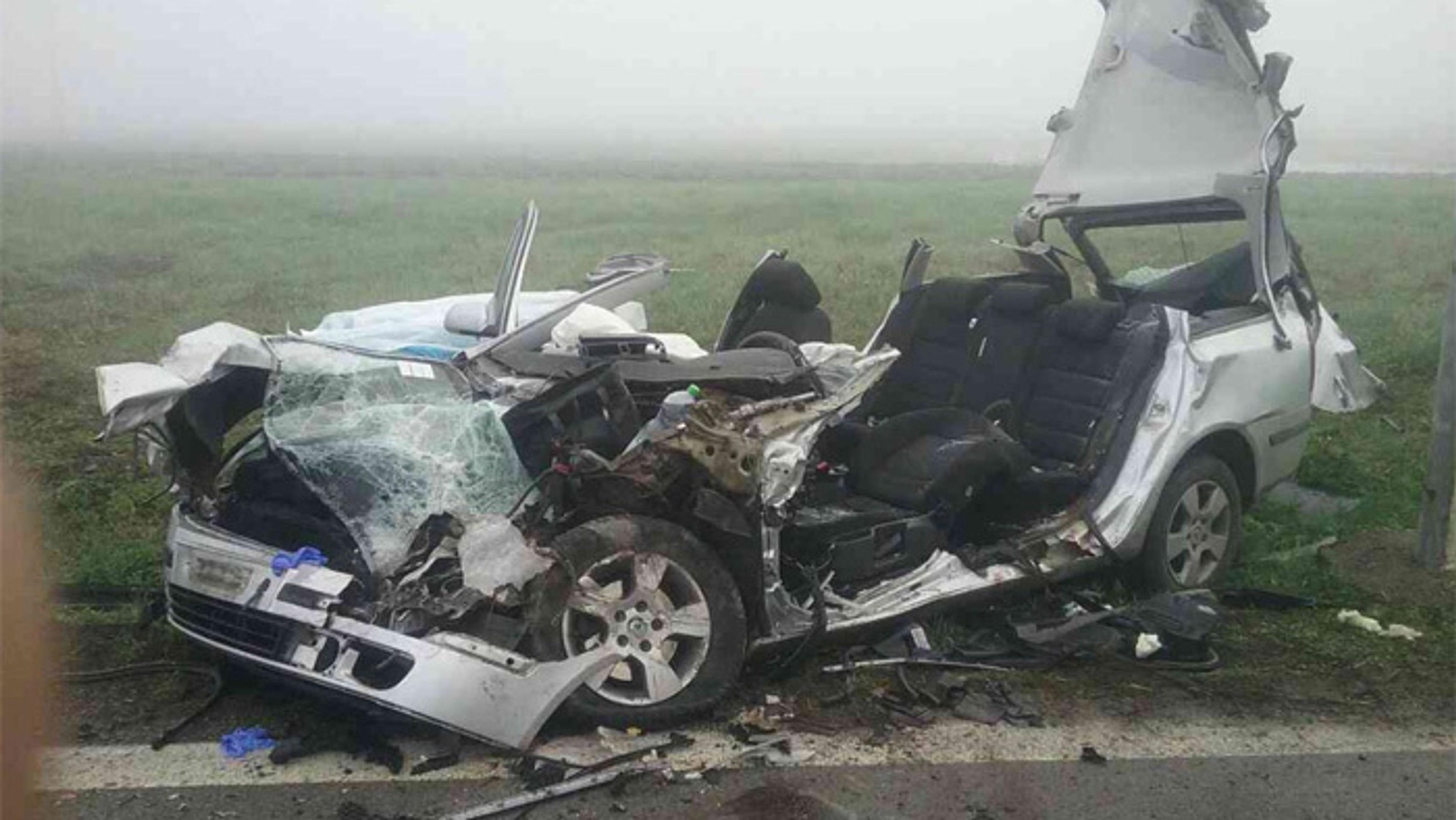 Pri zrážke vlaku a auta v Rimavskej Sobote zahynuli dvaja ľudia.