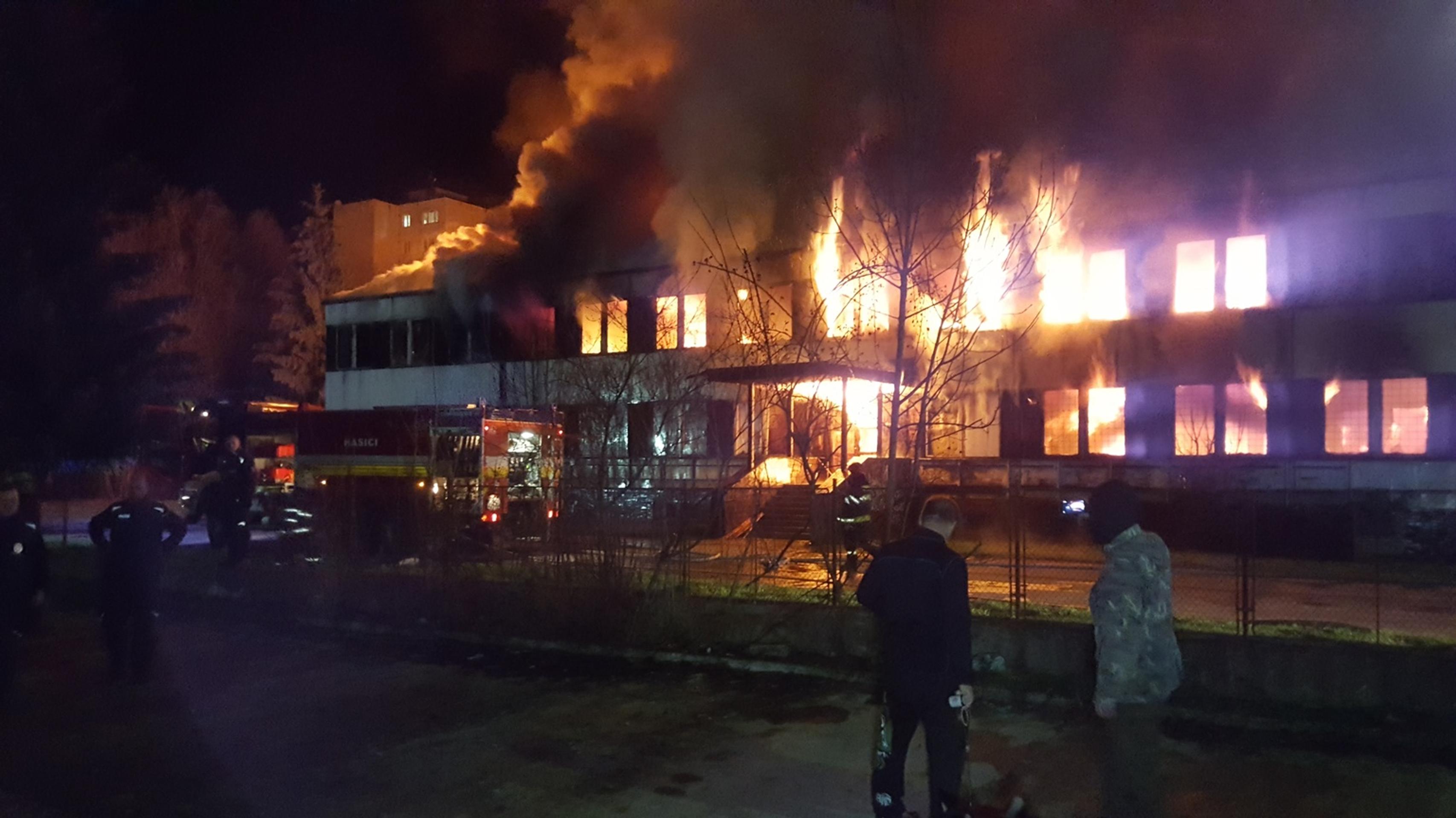 Veľký požiar budovy v Považskej Bystrici. 