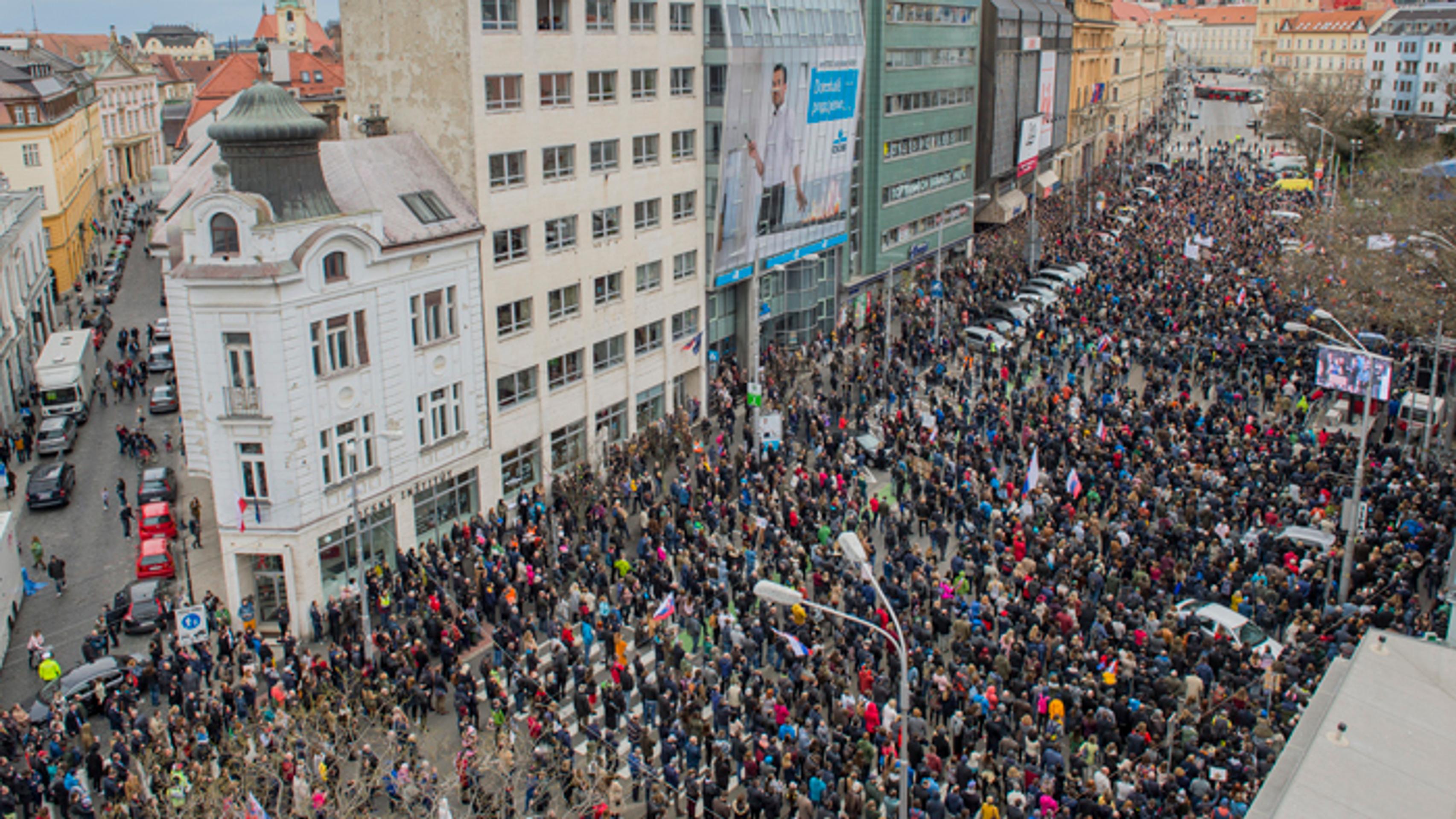 Protestné zhromaždenie Za slušné Slovensko na Námestí SNP v Bratislave.