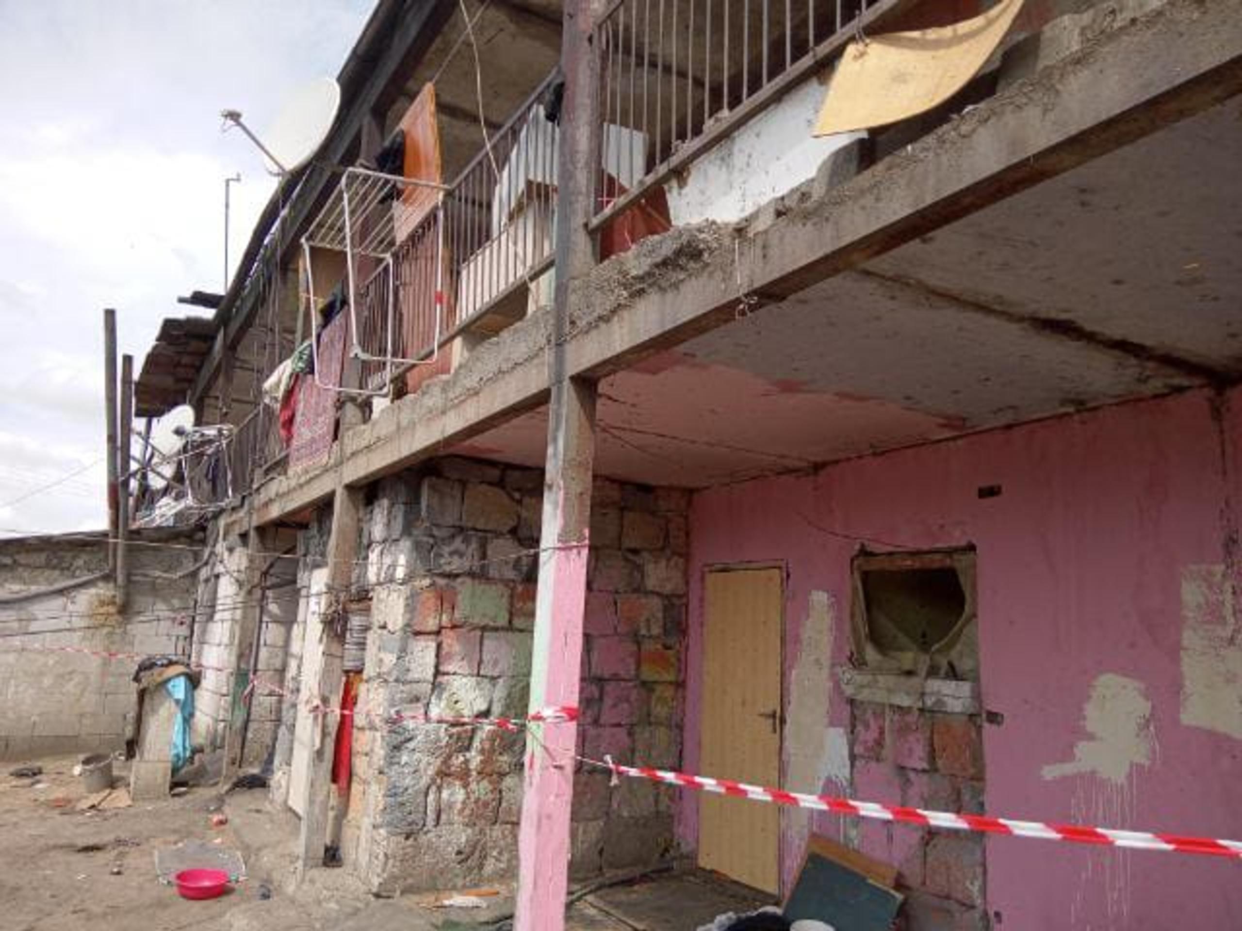 V bytovom dome v Michalovciach sa zrútilo schodisko