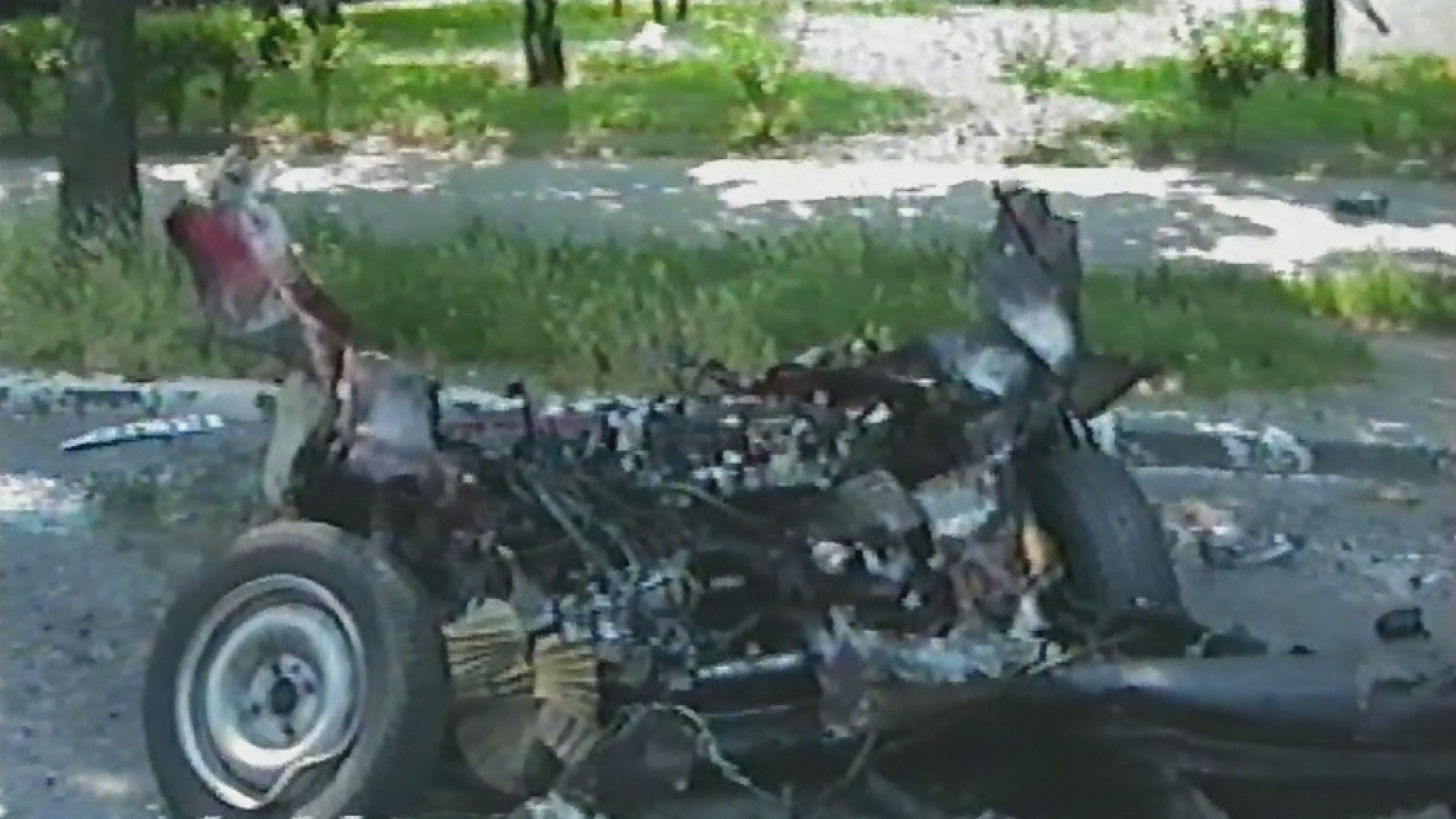 Toto zostalo z auta po výbuchu pri Ministerstve financií v roku 1995.