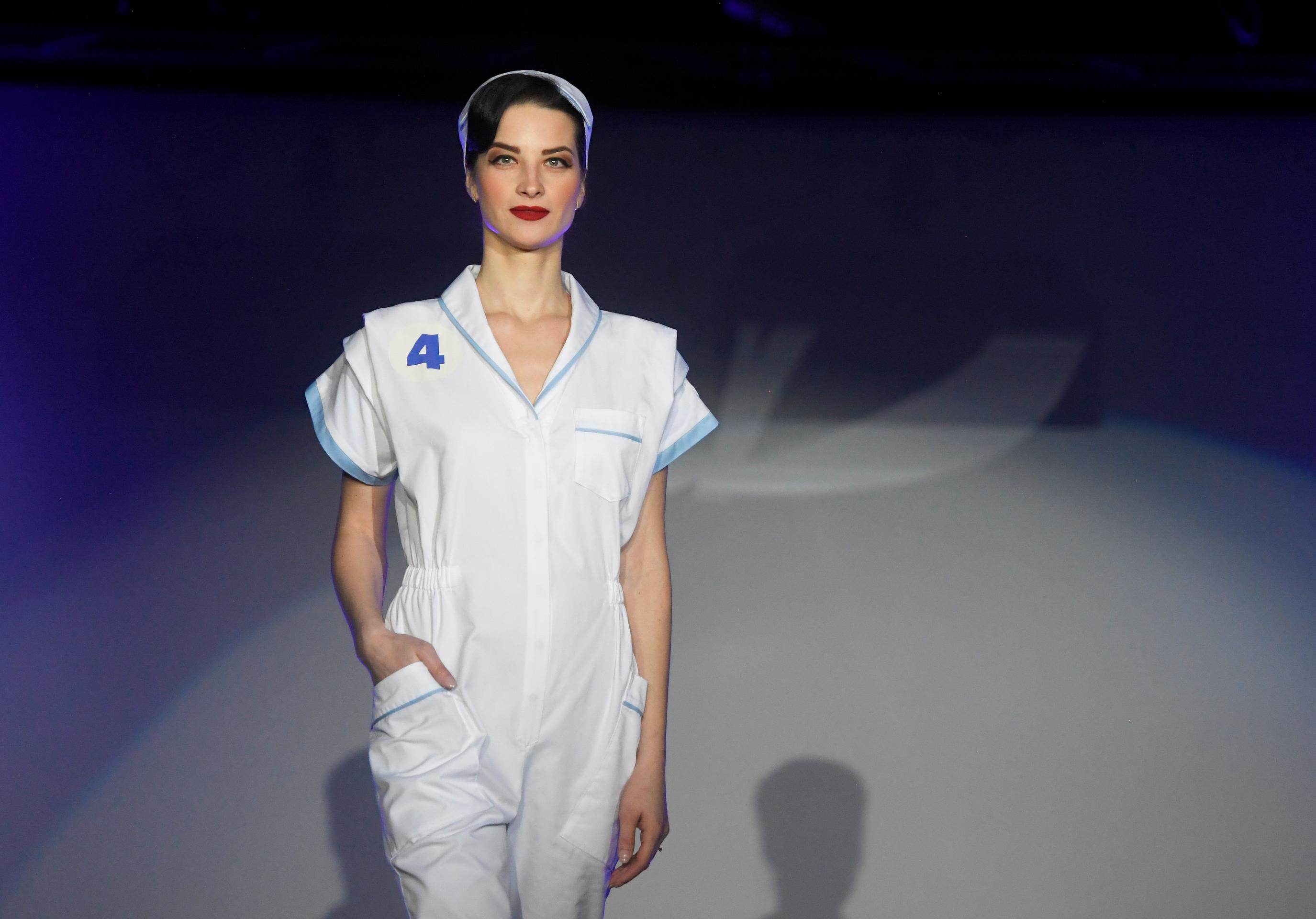 Slávnostné predstavenie uniformy slovenských sestier.