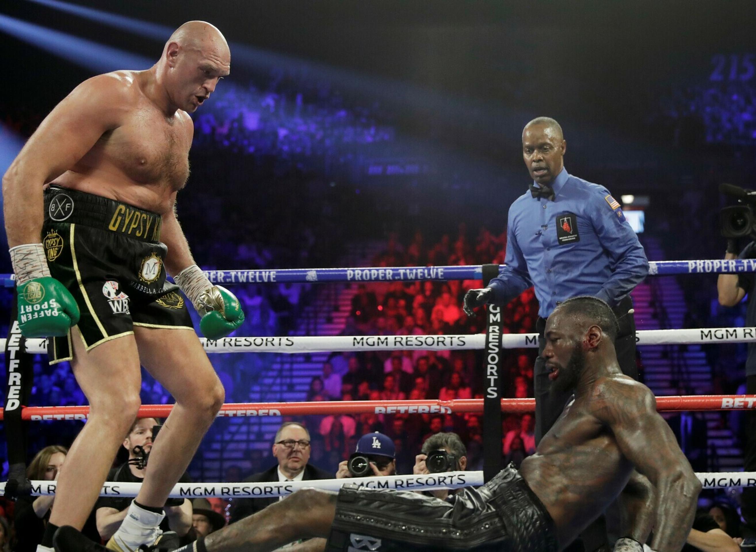 Chára poslal k zemi Myersa jediným úderom.