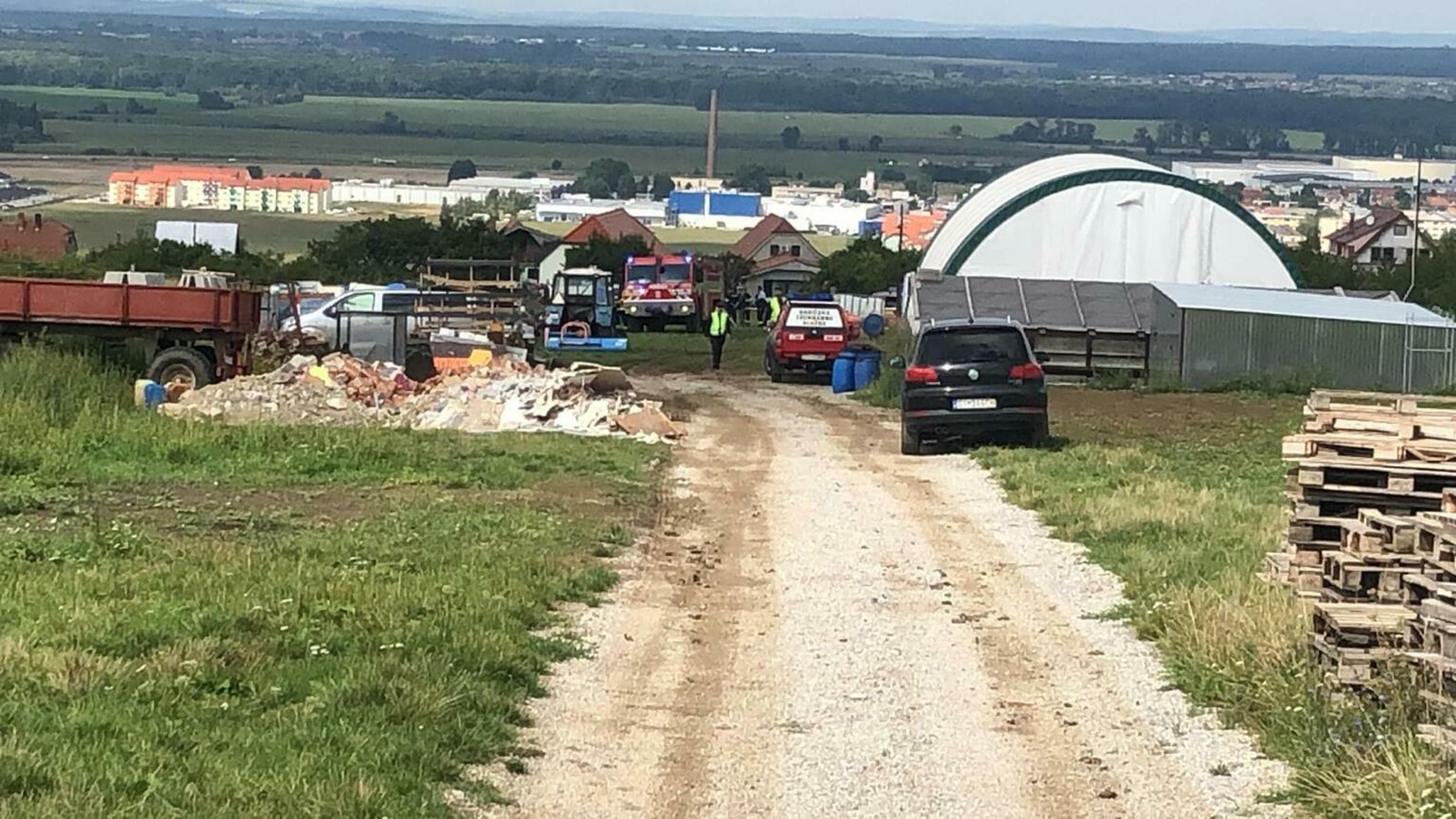 Areál v obci Mokrý Háj, kde spadlo štvormiestne lietadlo.