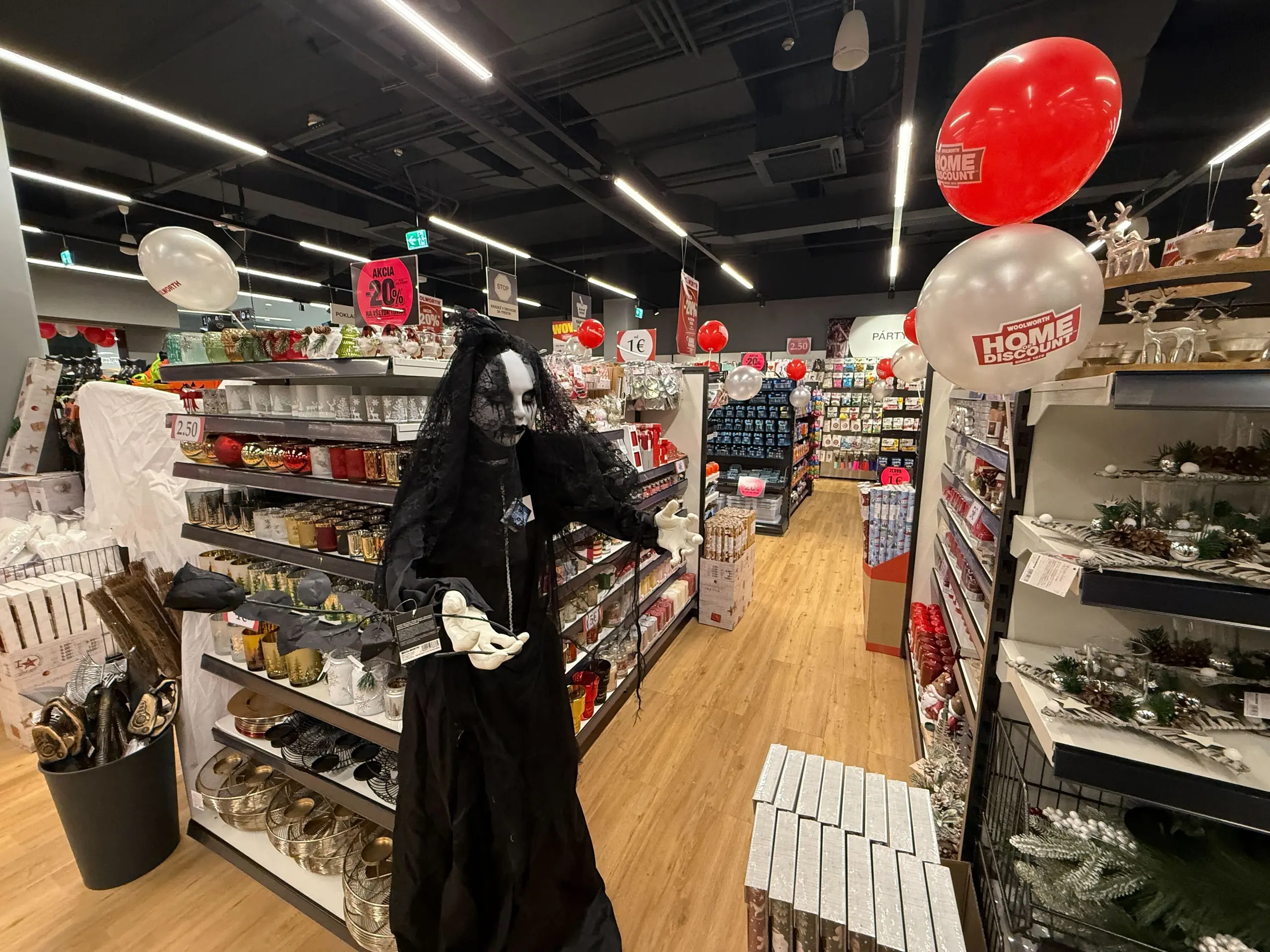 Woolworth otvoril na Slovenku prvú predajňu (2)