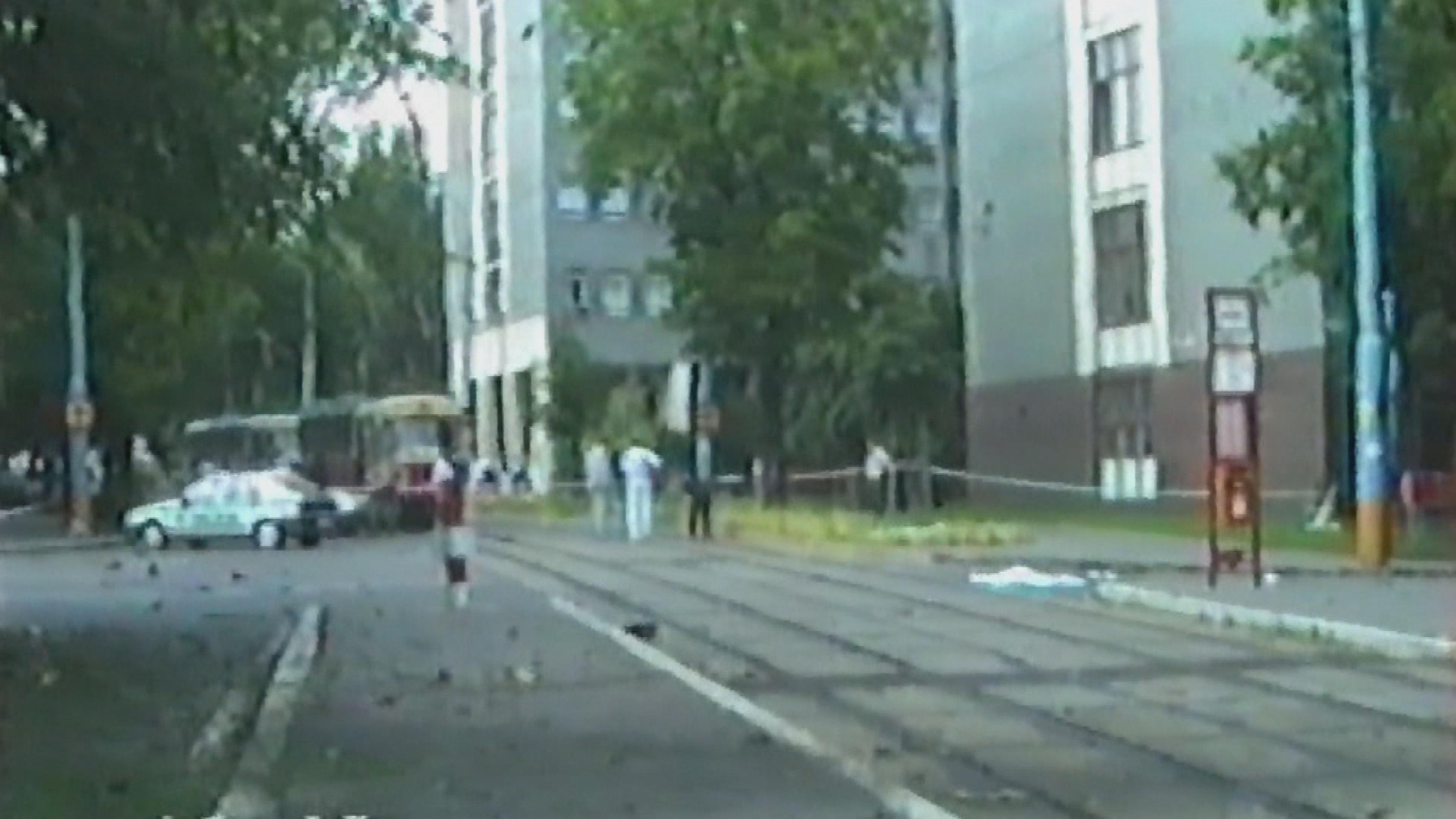 Spúšť pri Ministerstve financií po výbuchu v roku 1995.