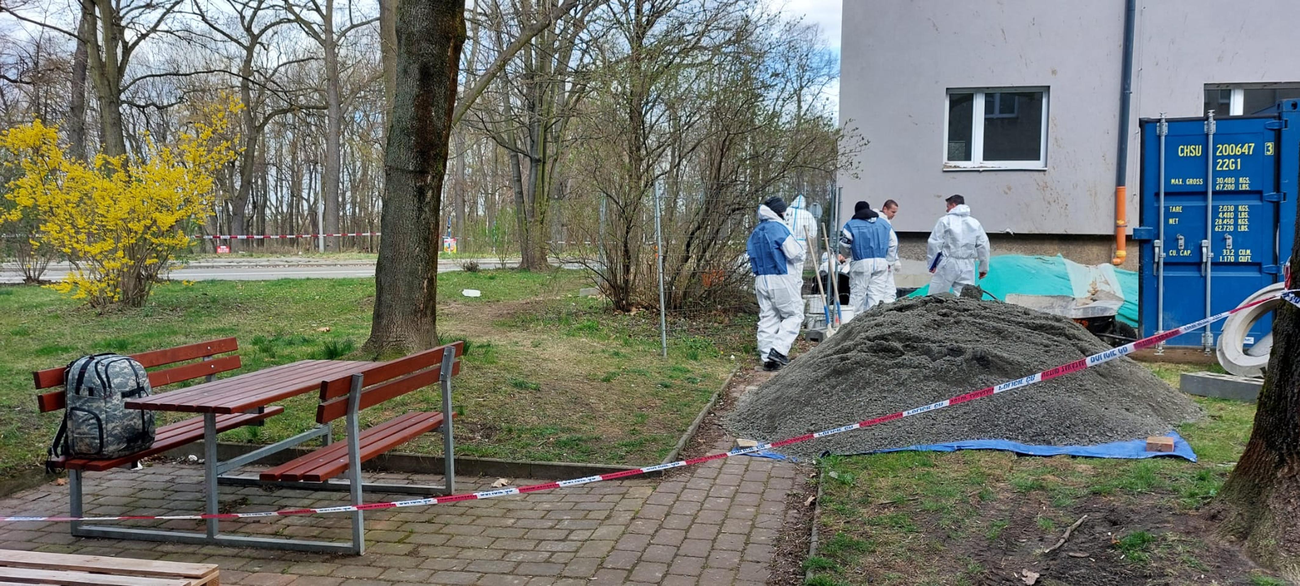 Ohradené miesto v Ostrave, na ktorom vybuchla munícia z 2. svetovej vojny.