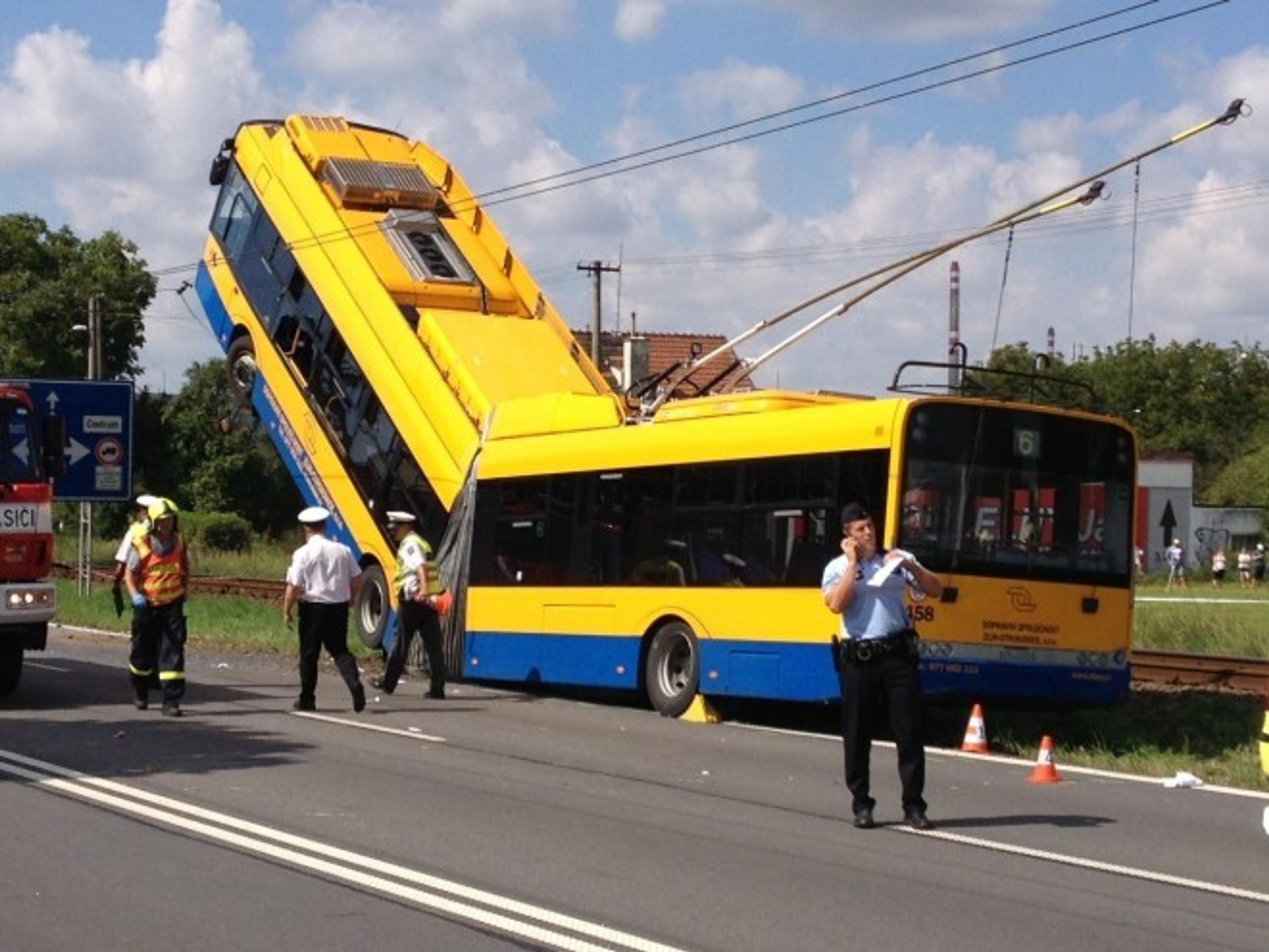 Trolejbus zostal visieť.