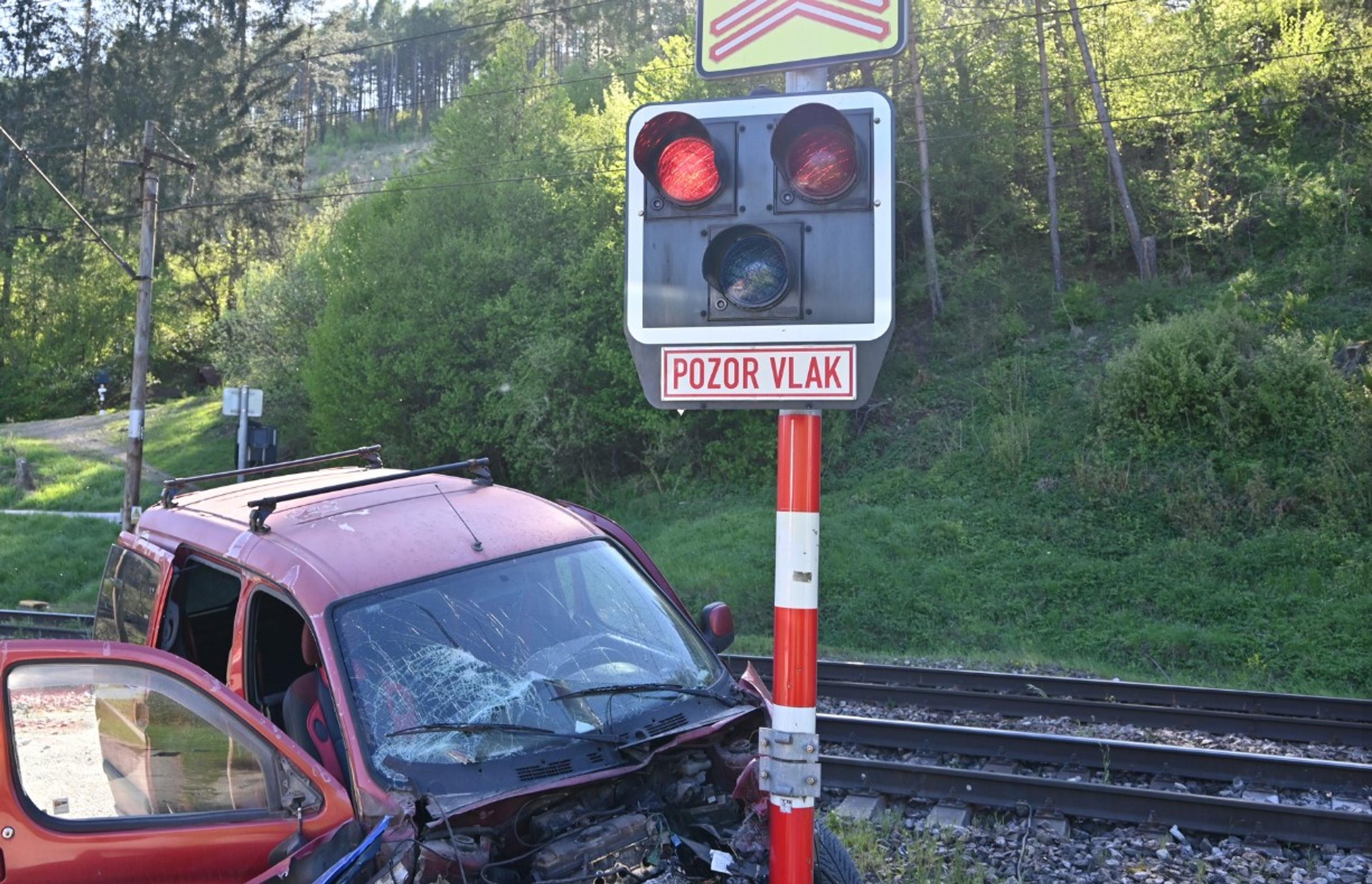 Nehoda na železničnom priecestí na Kysuciach.