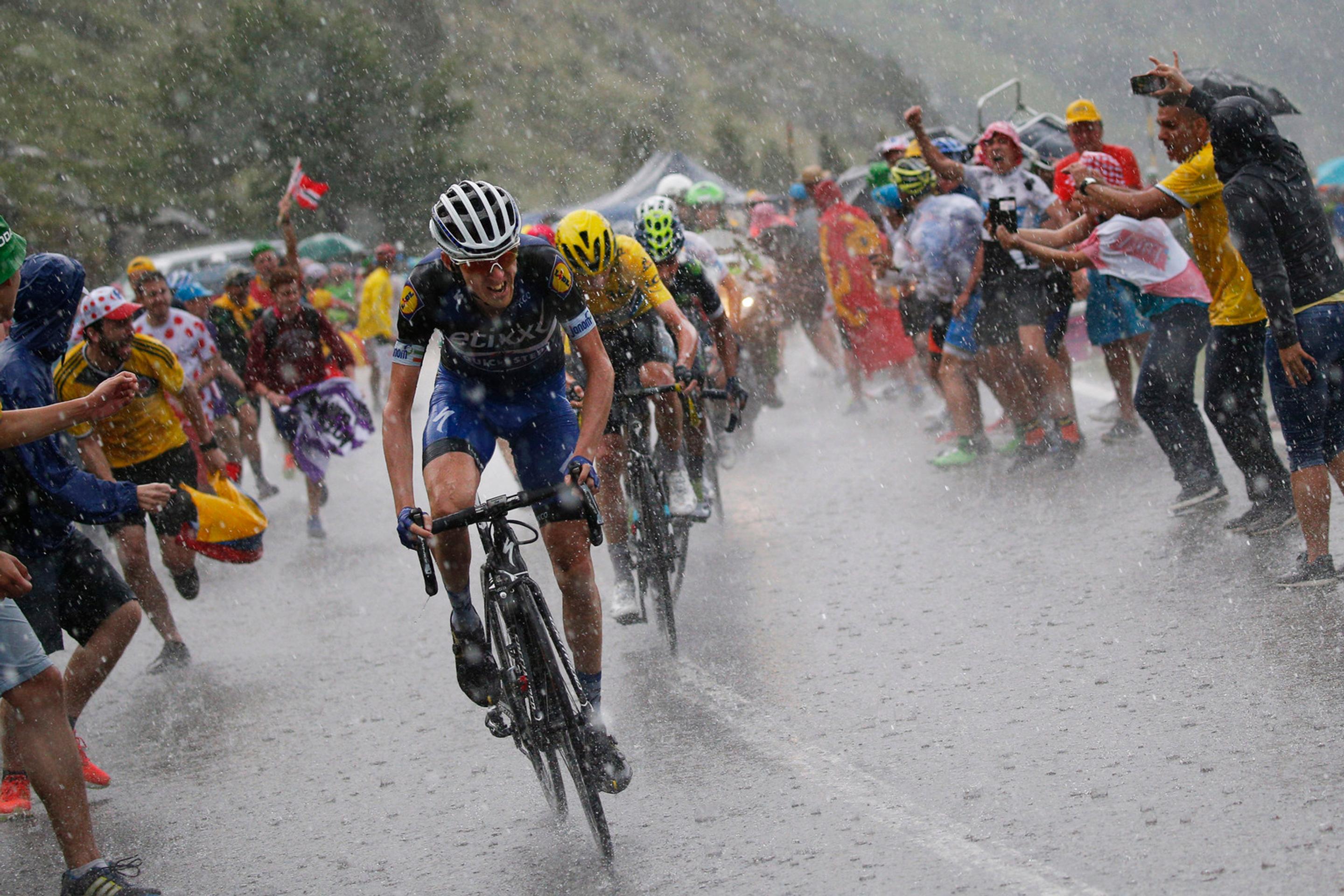 Záver deviatej etapy poznačil dážď s krúpami.