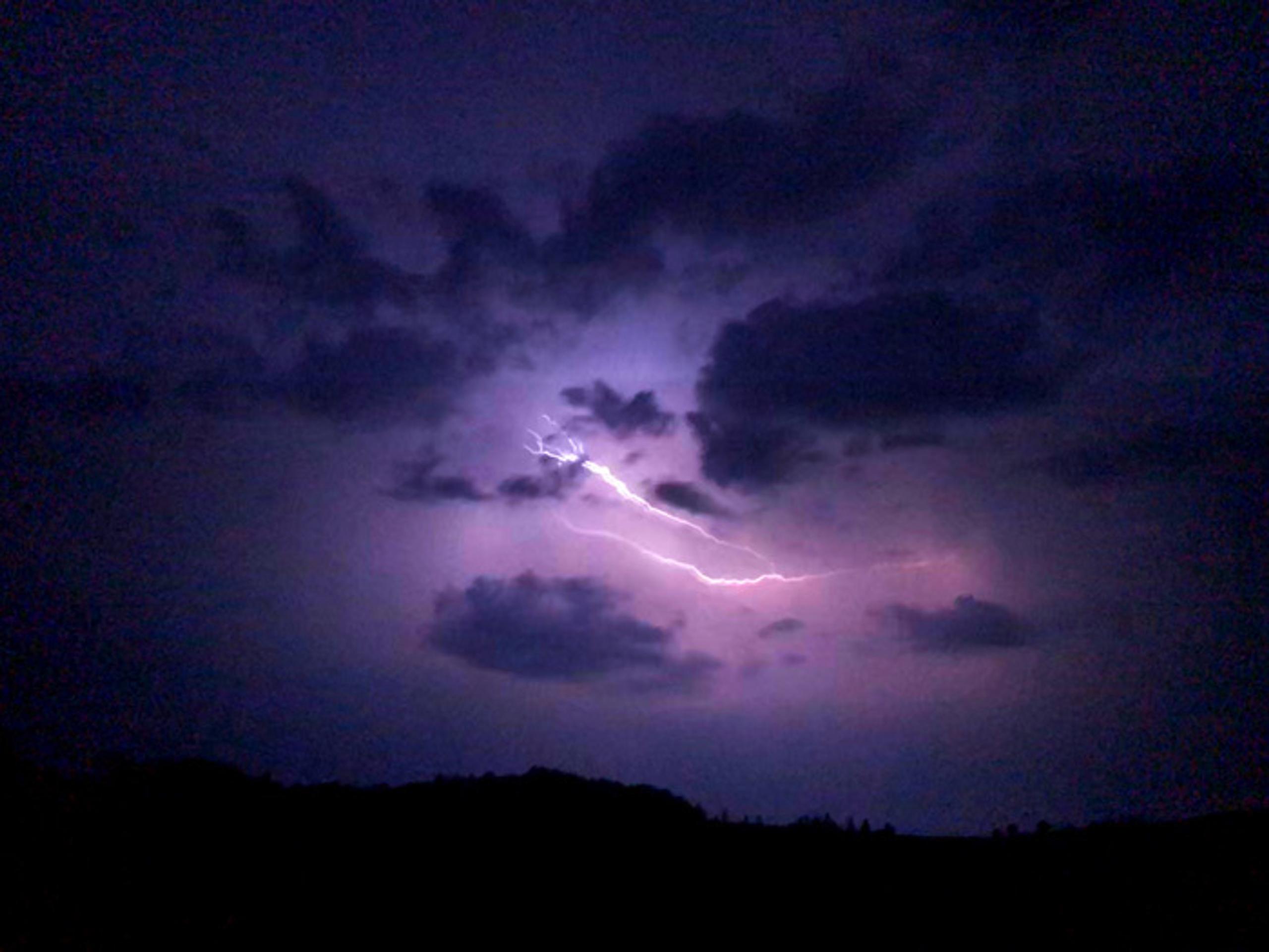 Blesk nad Liptovskými Sliačmi.