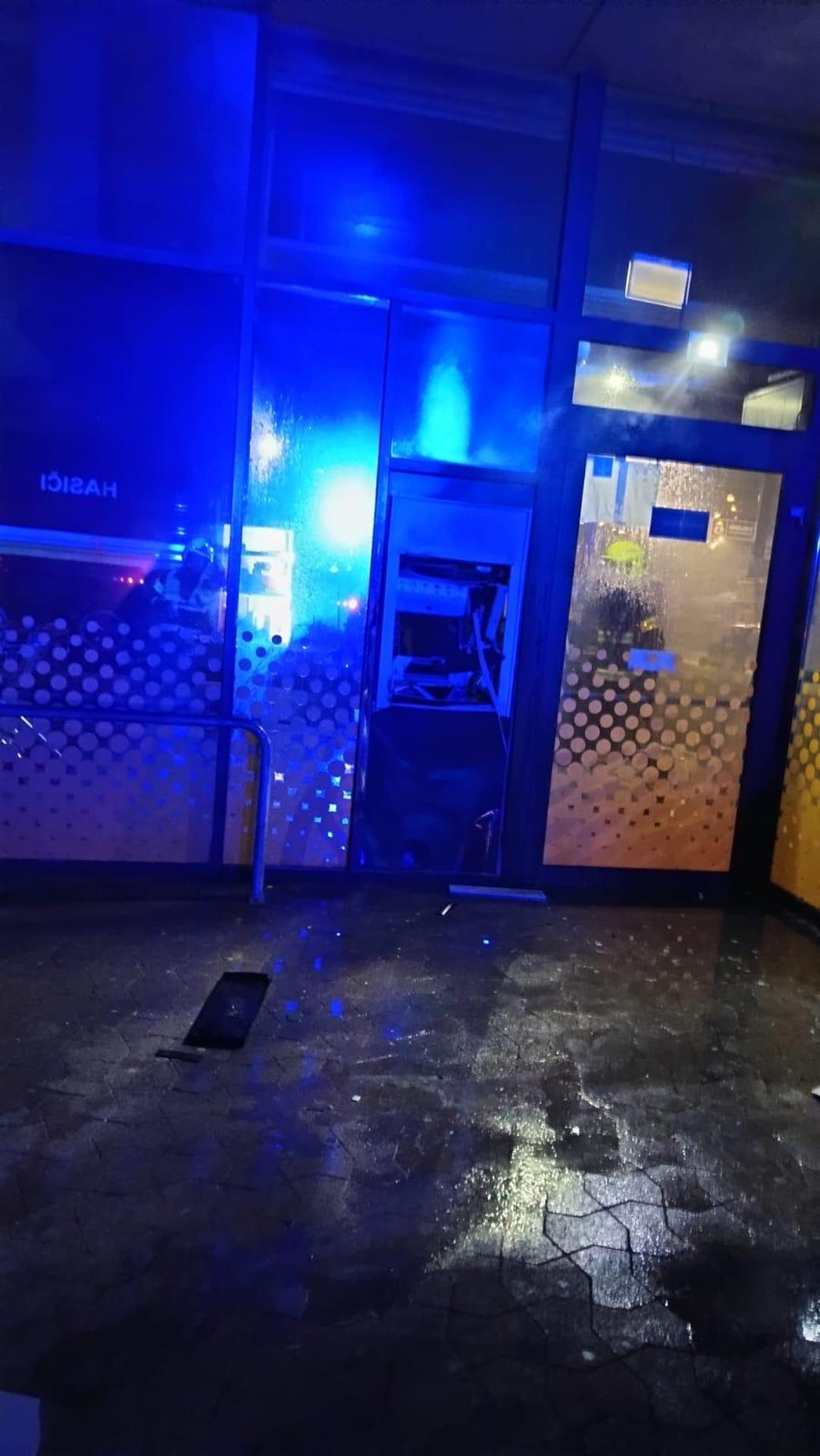 V Piešťanoch poškodili neznámi páchatelia bankomat